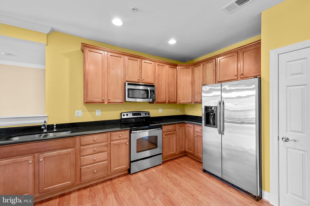 8535 VETERANS HIGHWAY Unit: 101
