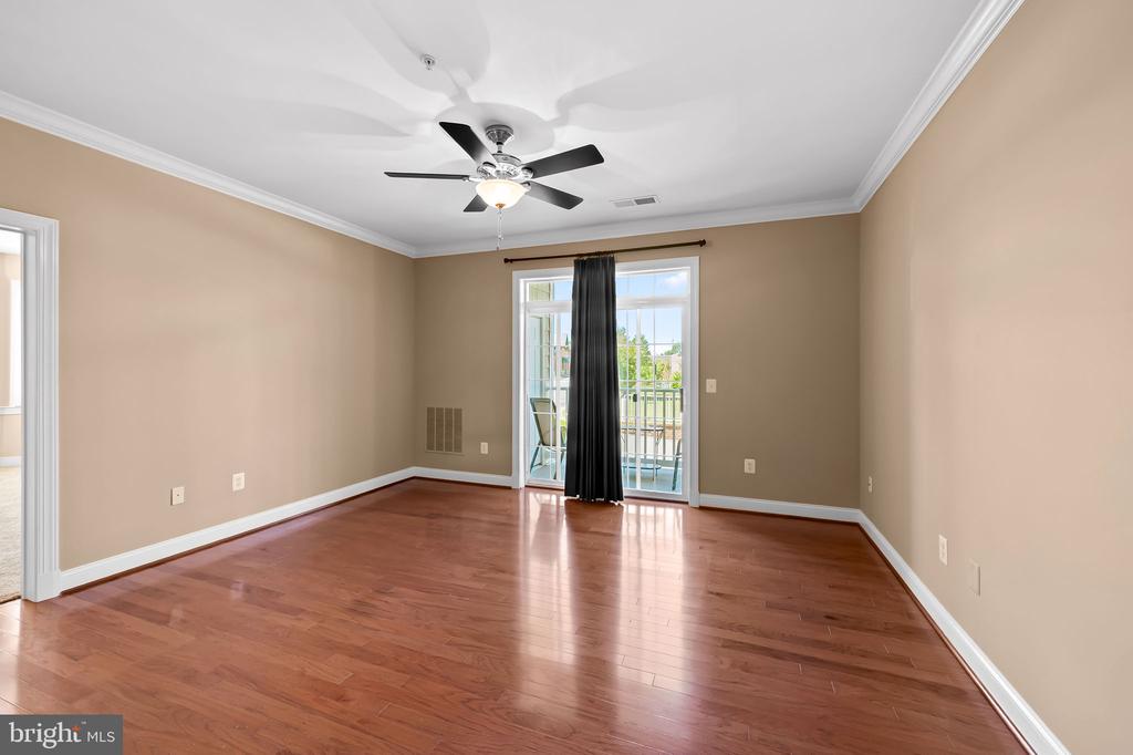 8535 VETERANS HIGHWAY Unit: 101