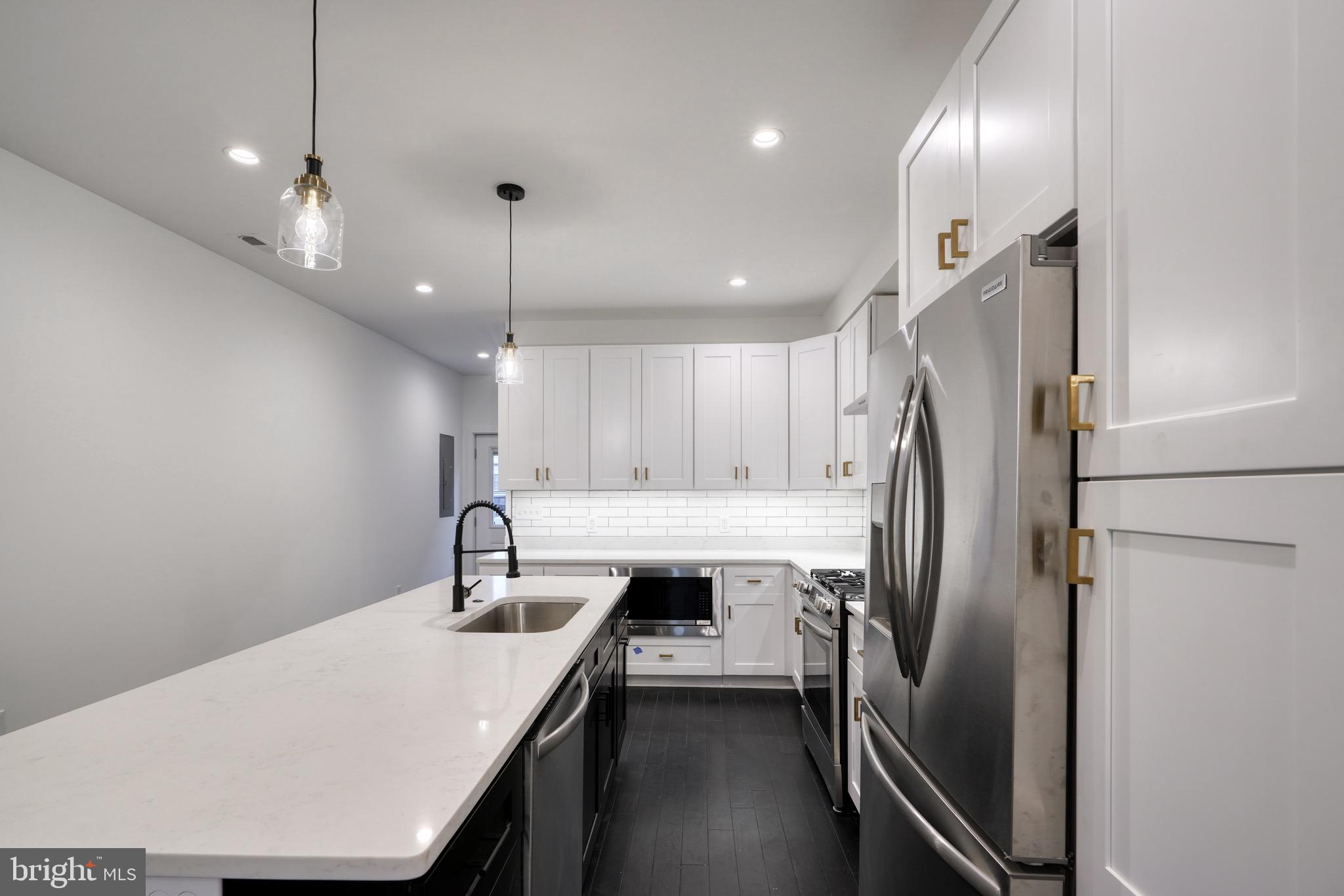3207 Fait Ave