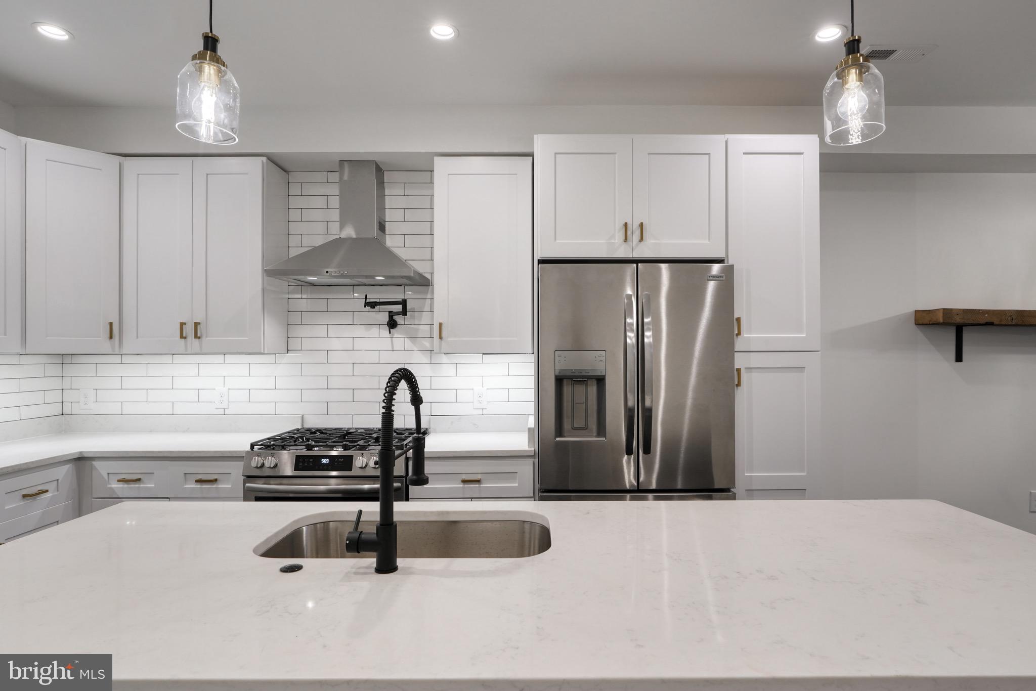3207 Fait Ave