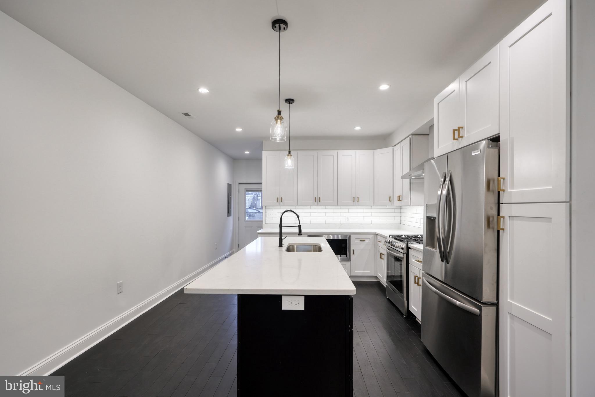 3207 Fait Ave