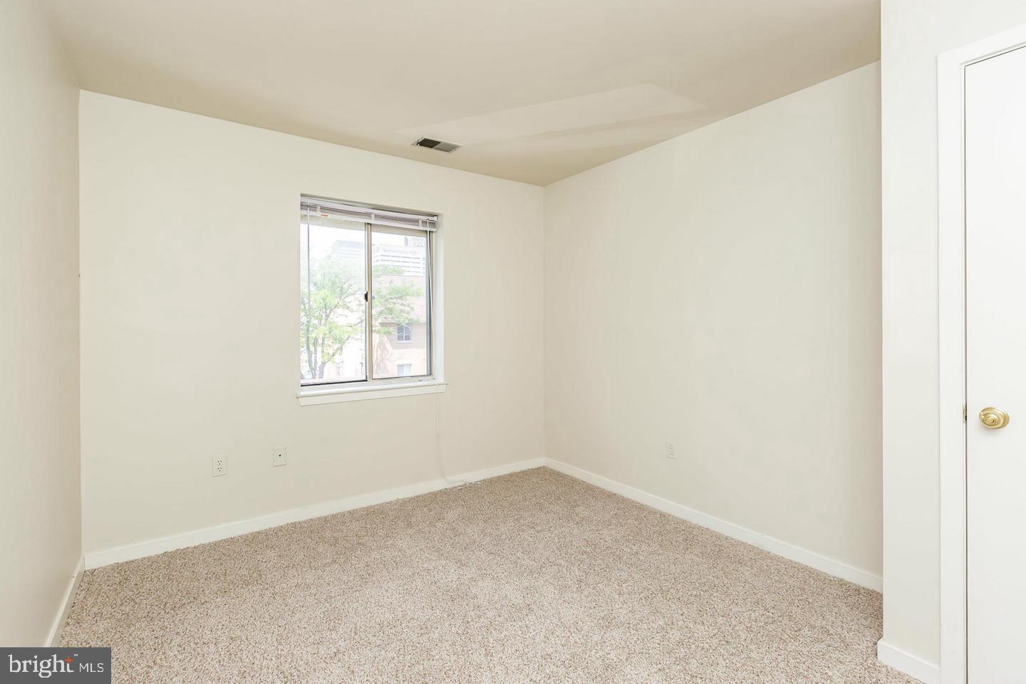 134 W BARRE STREET Unit: R 33