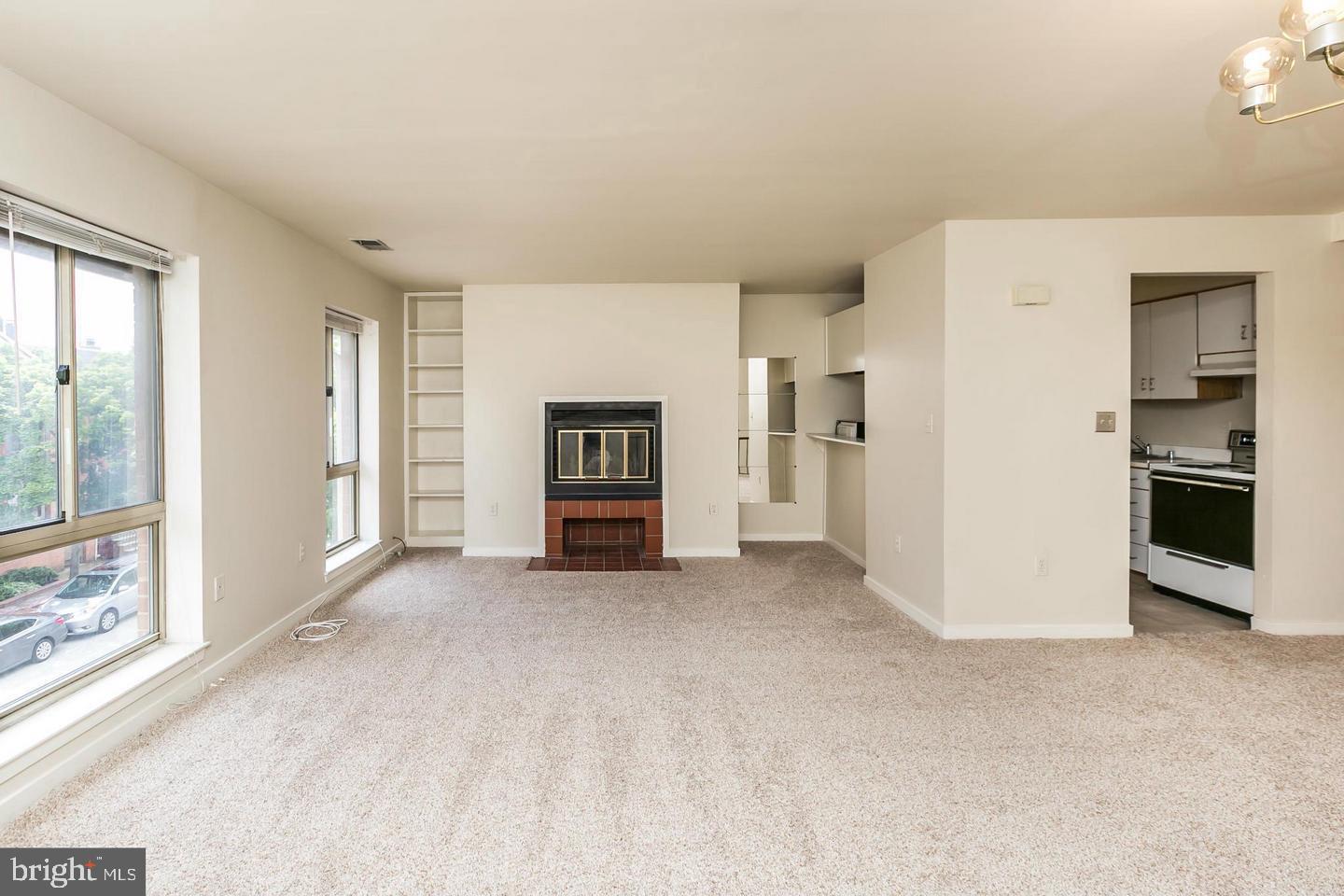 134 W BARRE STREET Unit: R 33