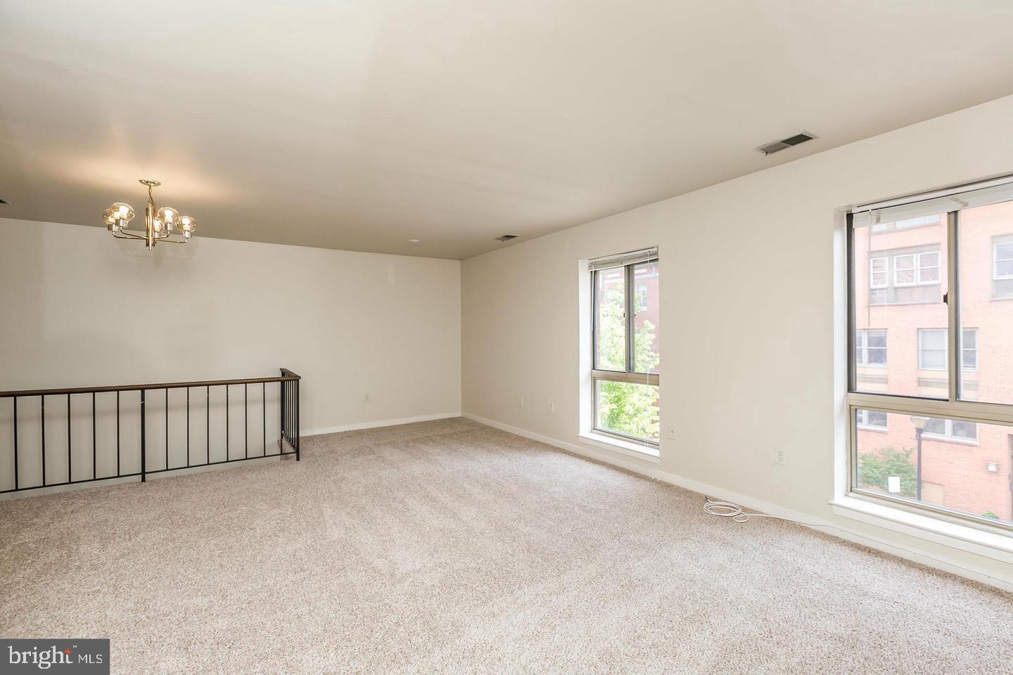 134 W BARRE STREET Unit: R 33