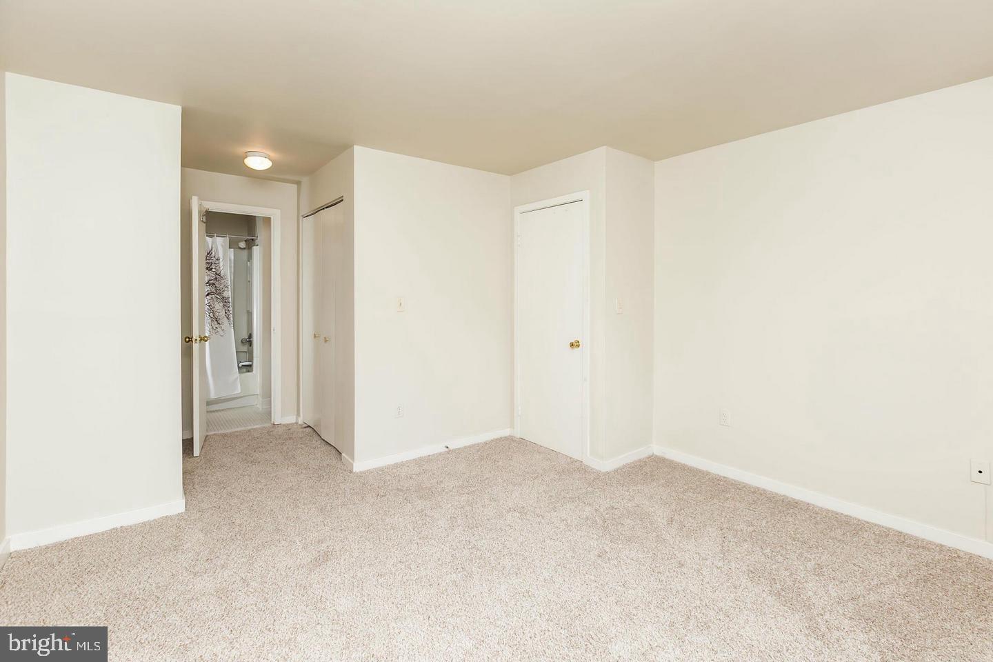 134 W BARRE STREET Unit: R 33