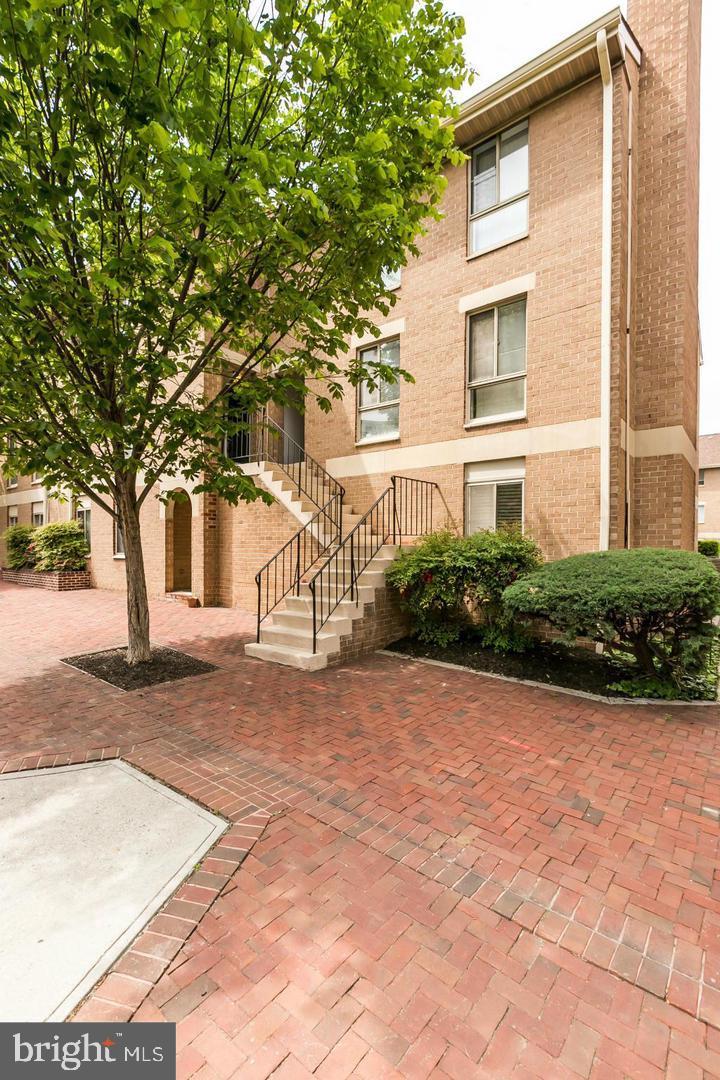 134 W BARRE STREET Unit: R 33