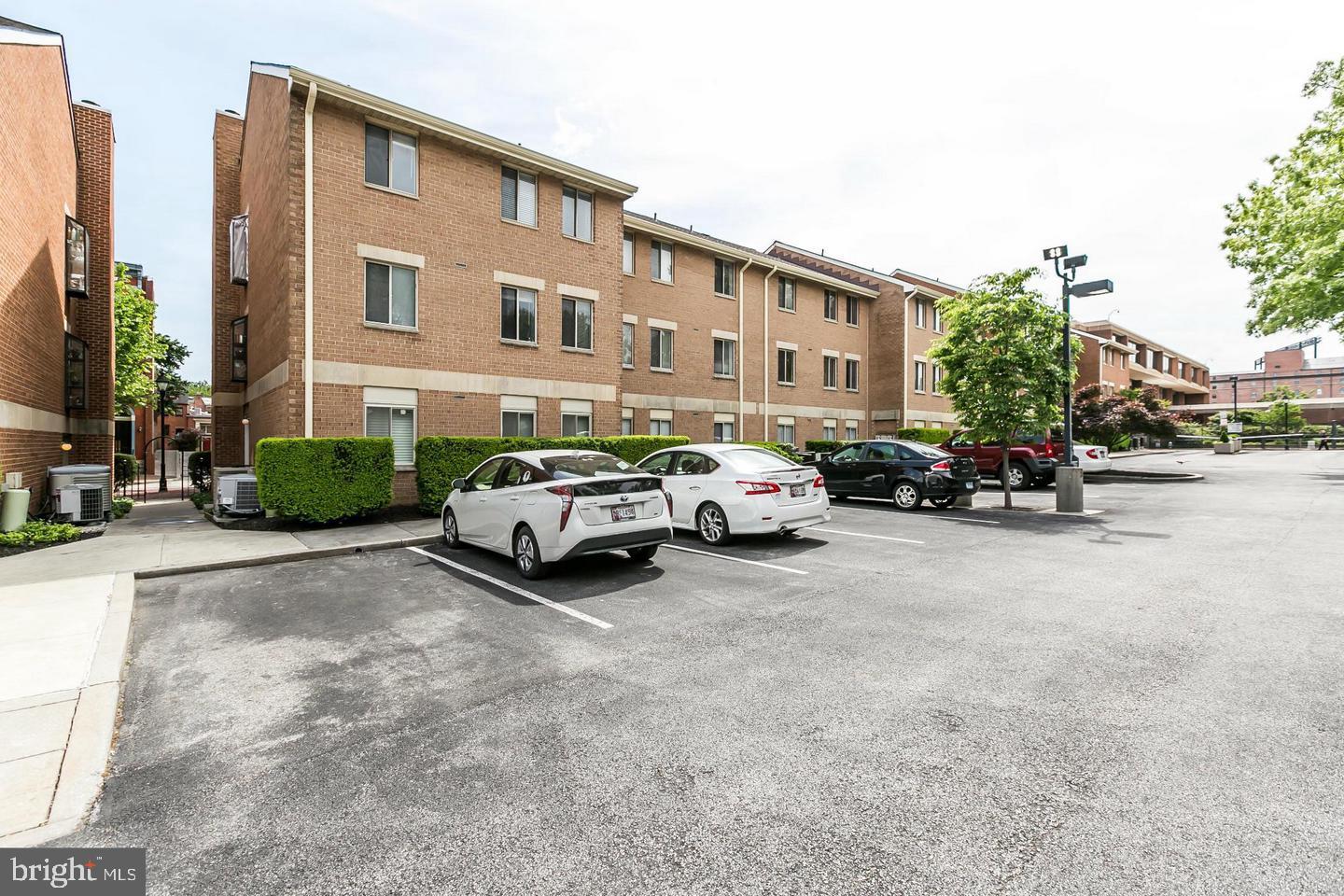 134 W BARRE STREET Unit: R 33