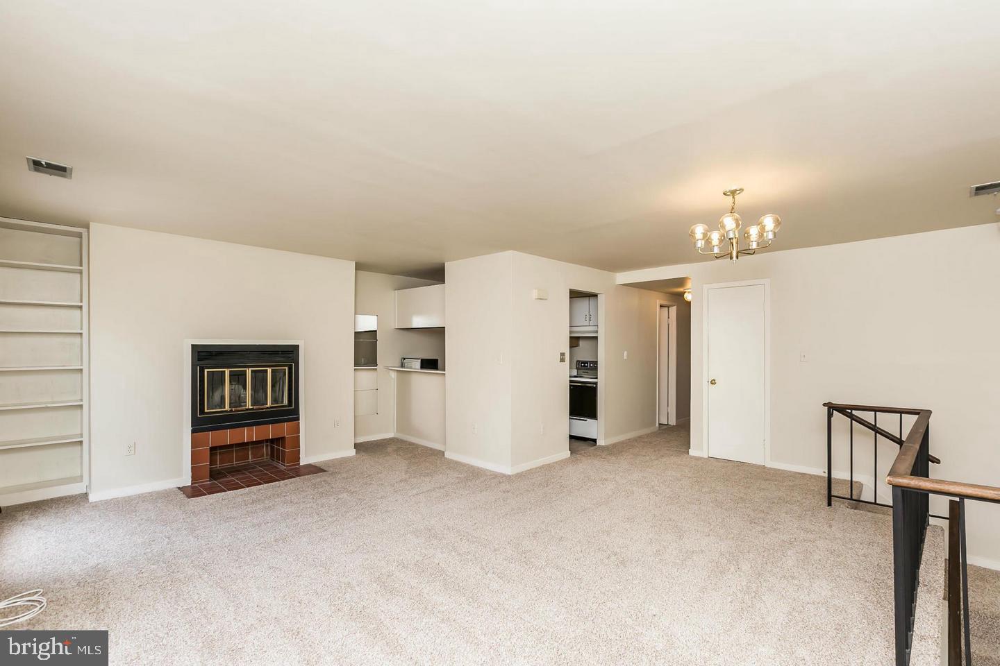 134 W BARRE STREET Unit: R 33