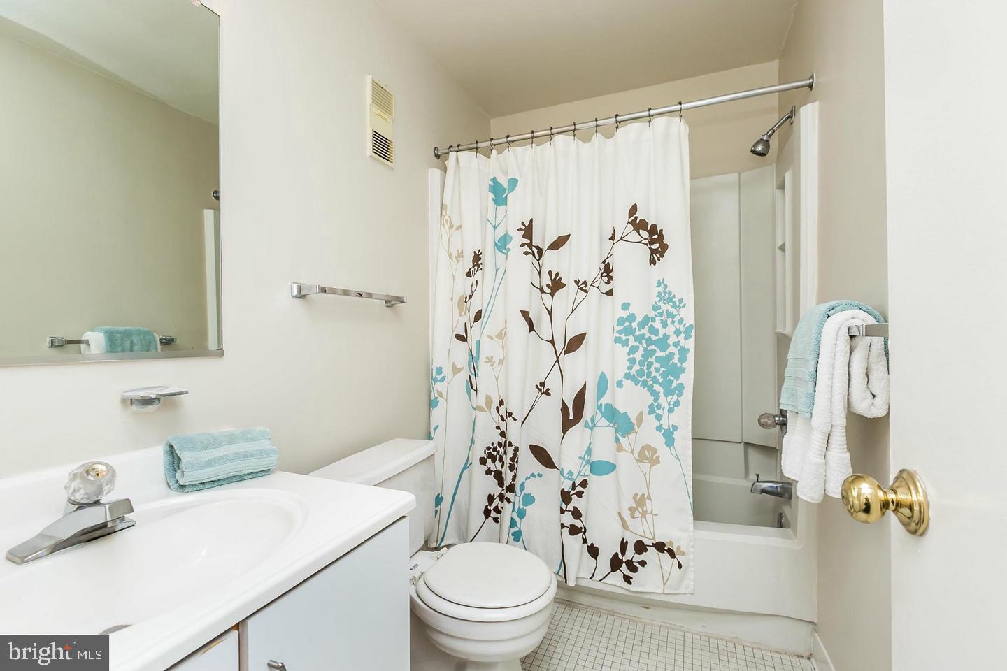 134 W BARRE STREET Unit: R 33