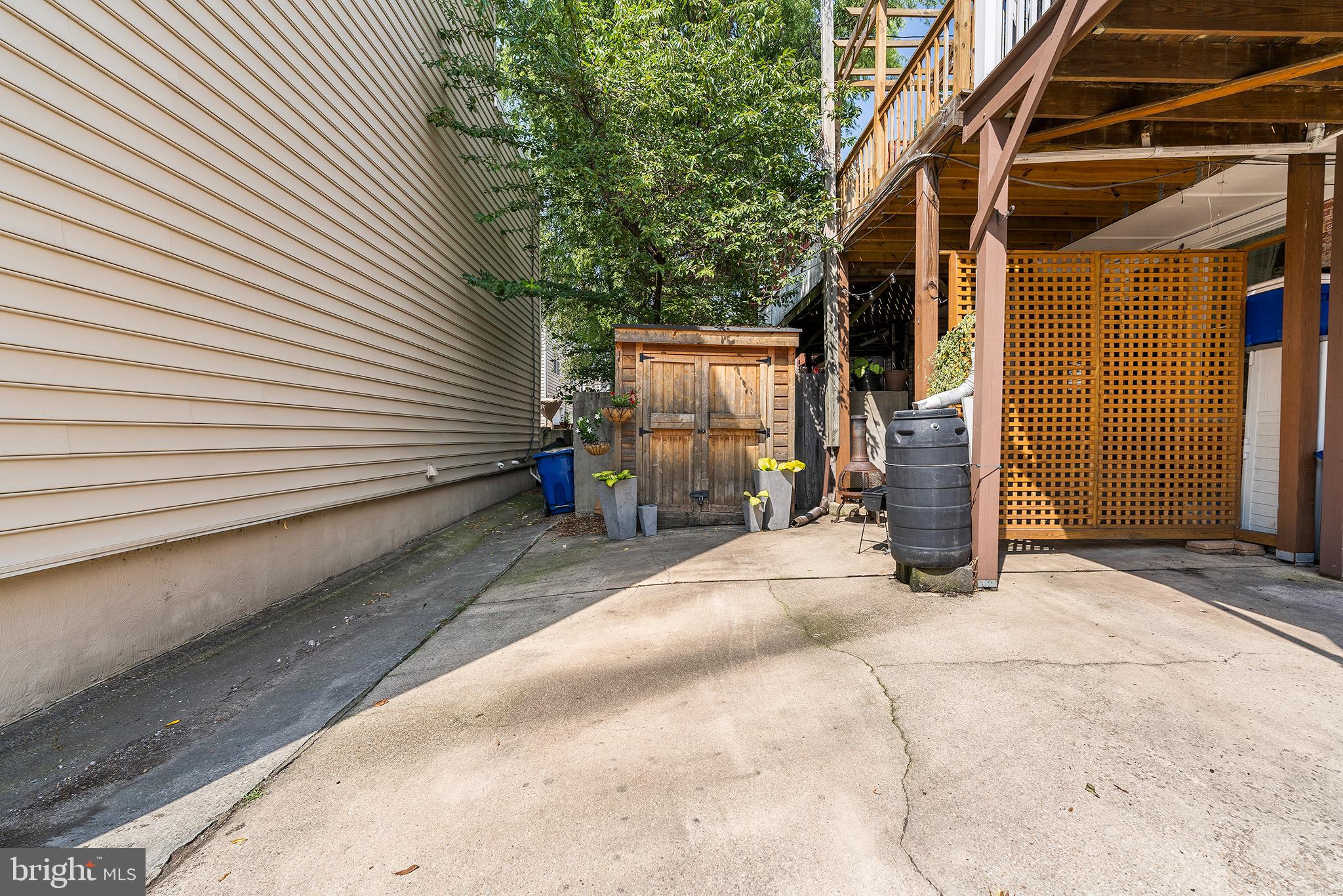 3323 Hudson STREET