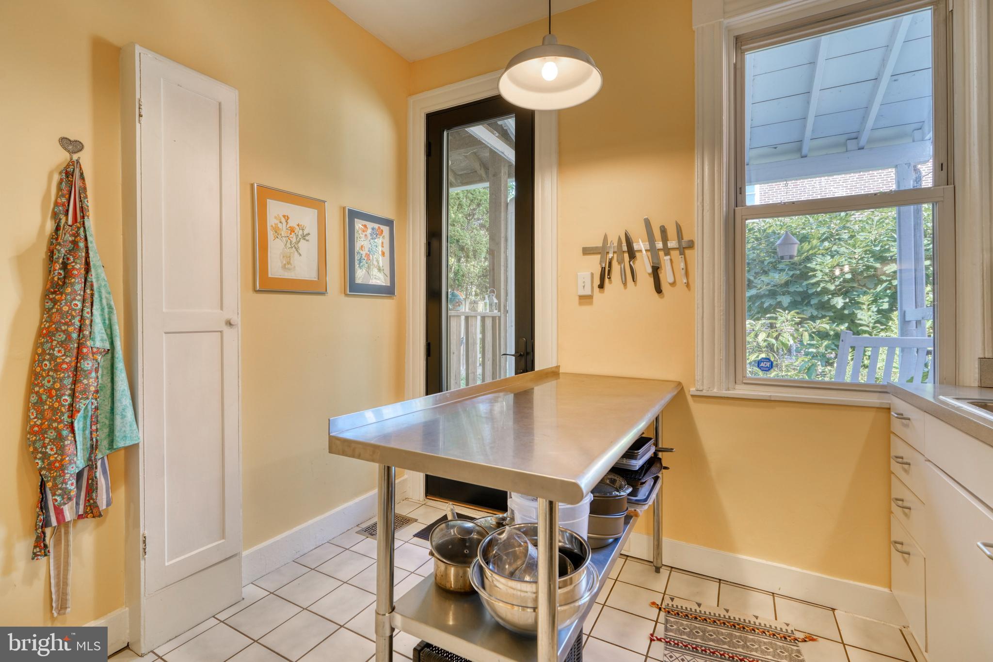 504 W 33rd STREET