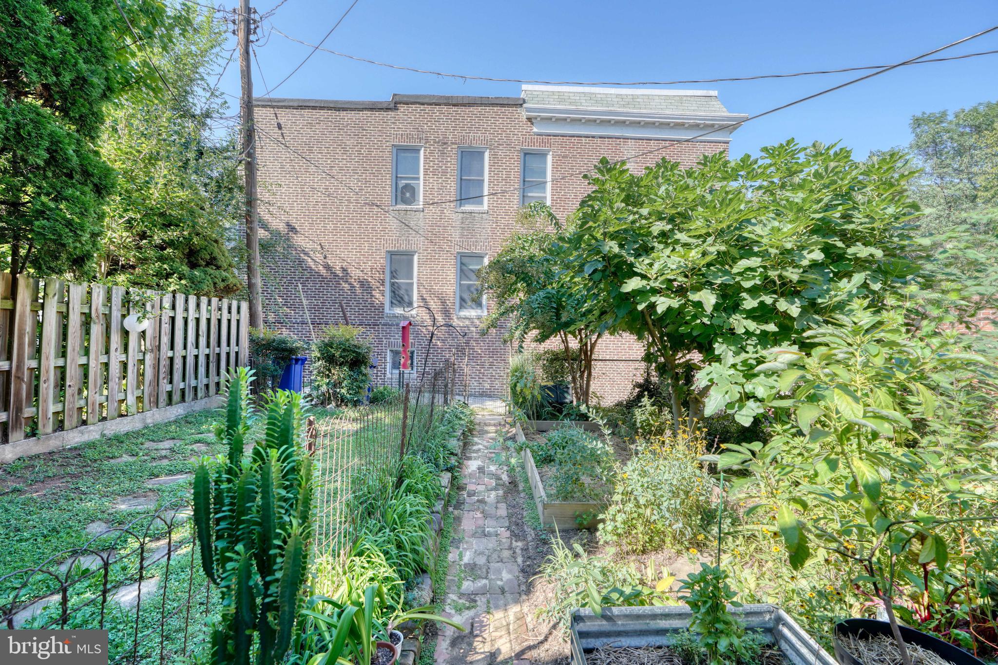 504 W 33rd STREET