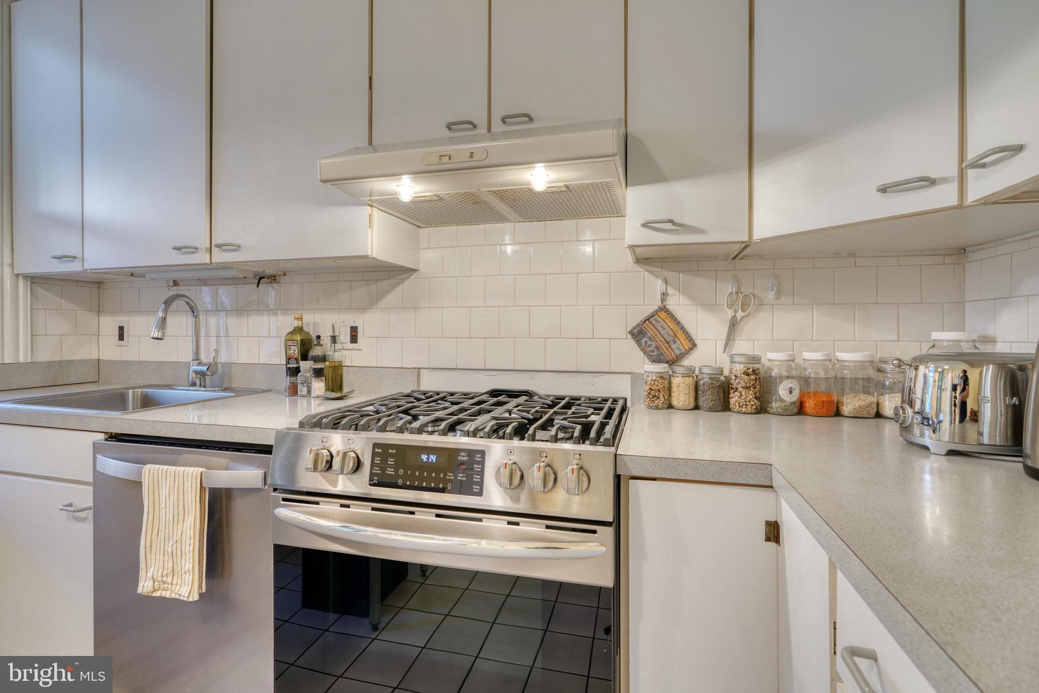 504 W 33rd STREET