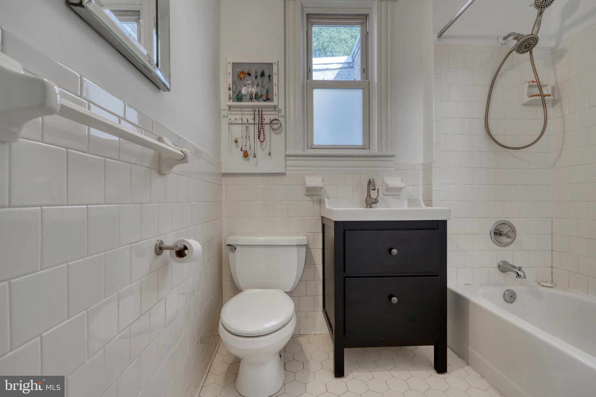 504 W 33rd STREET