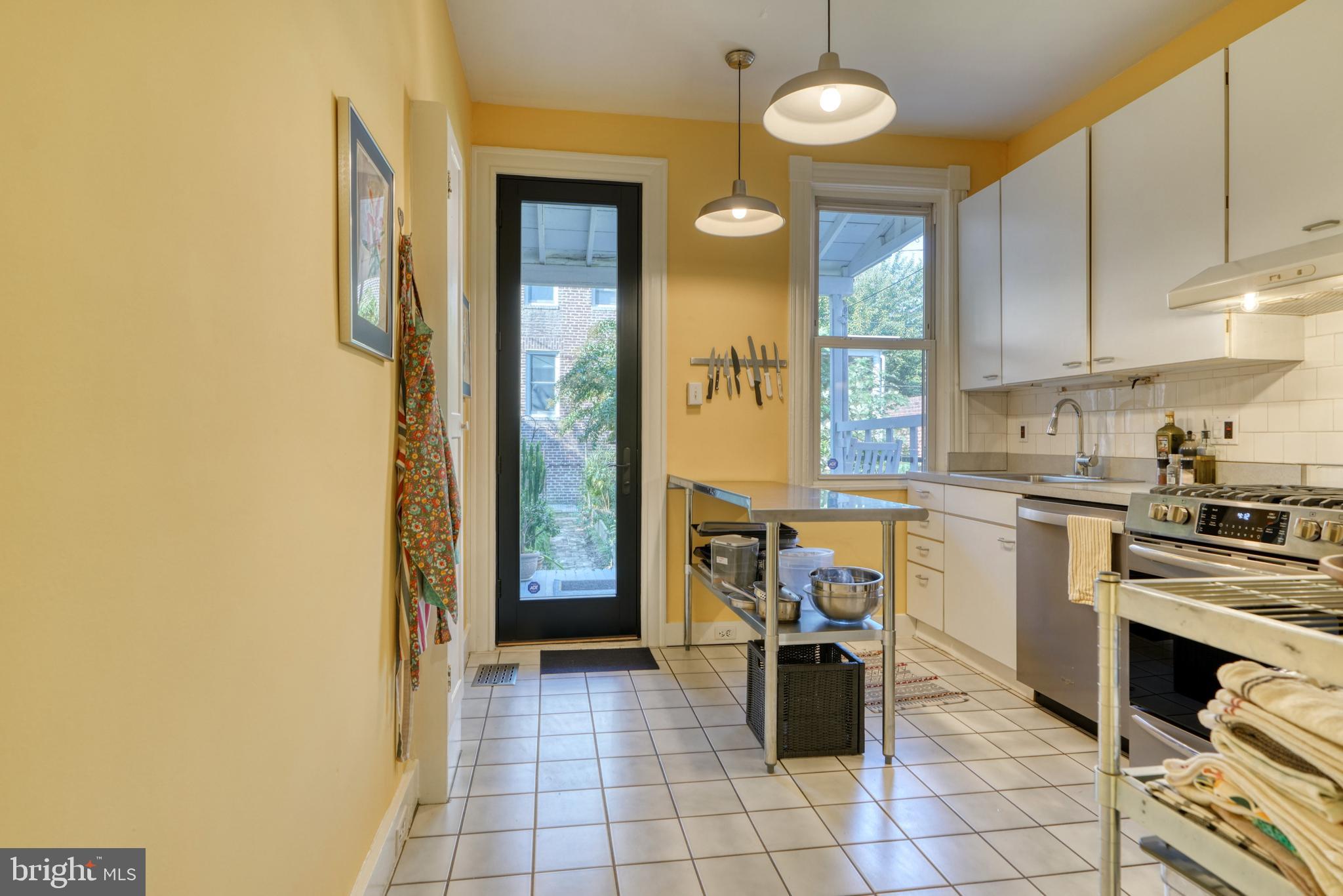 504 W 33rd STREET