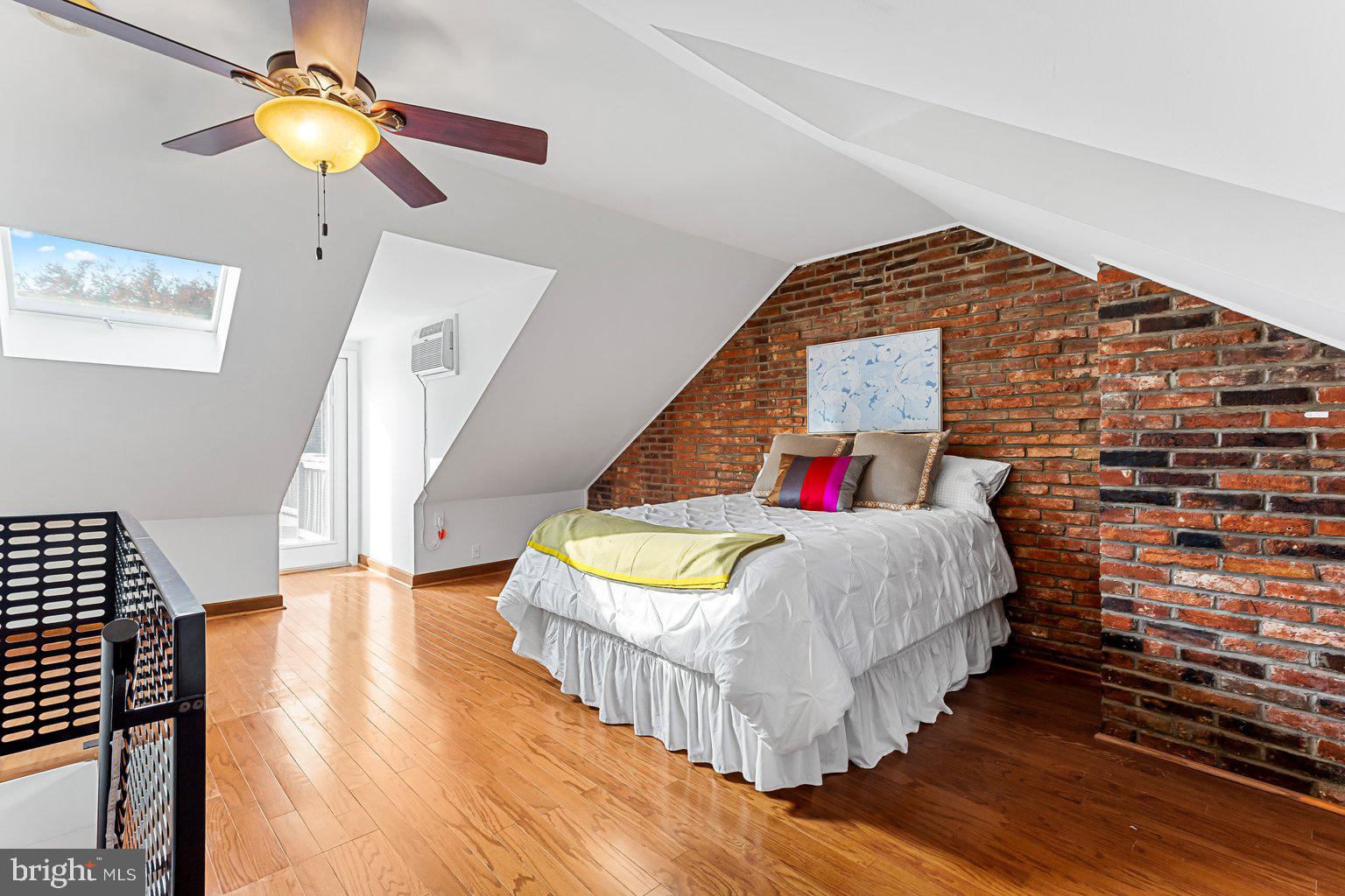 131 W Hill STREET