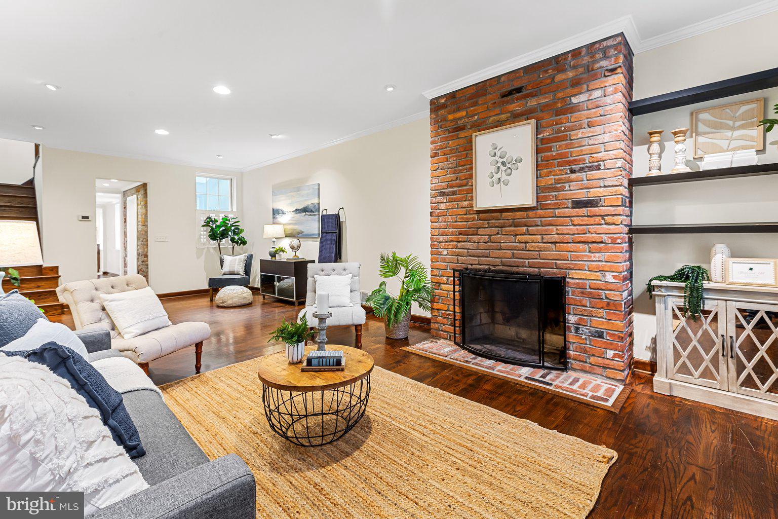 131 W Hill STREET