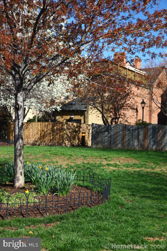 131 W Hill STREET