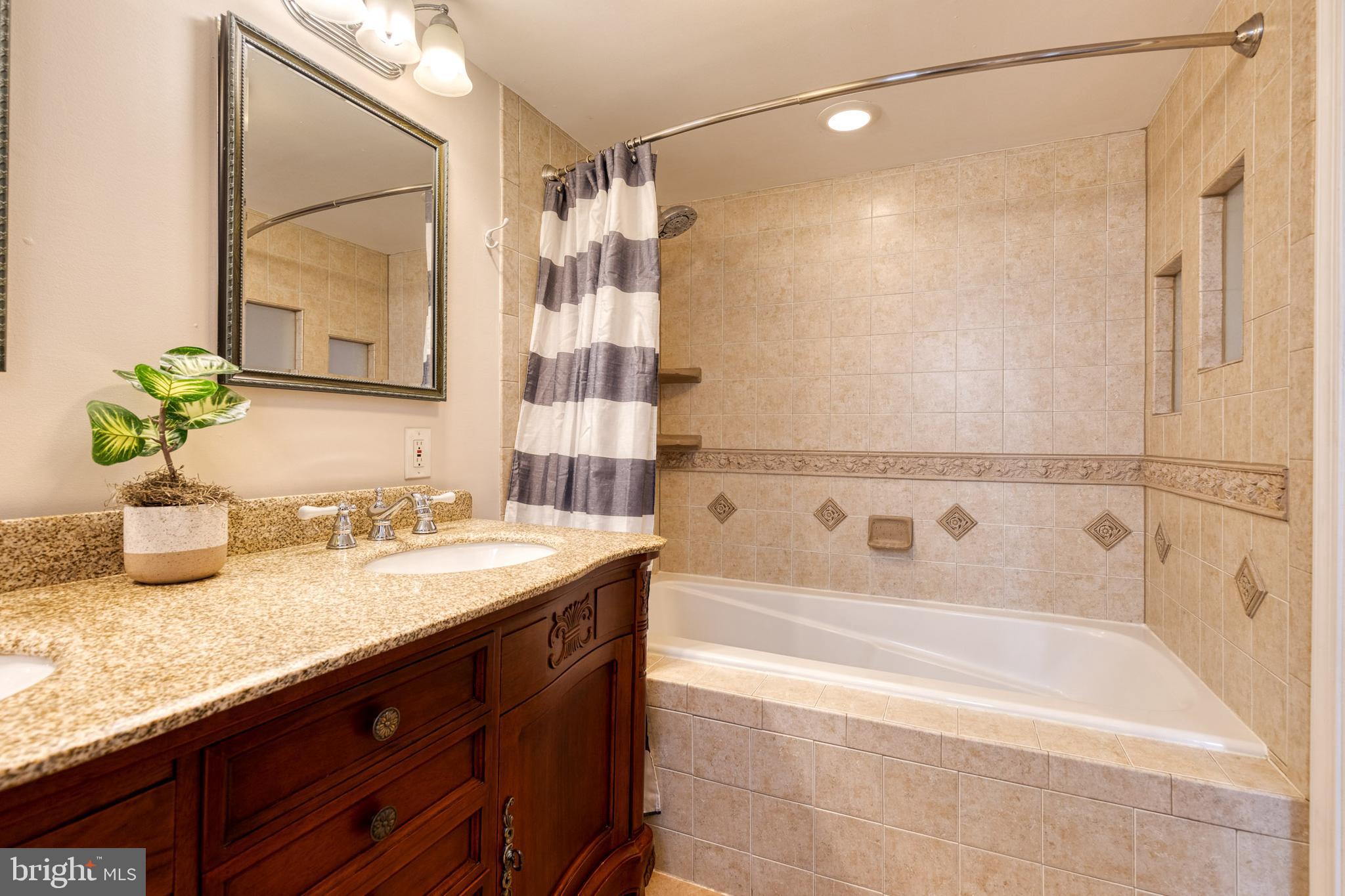 1234 Riverside AVENUE