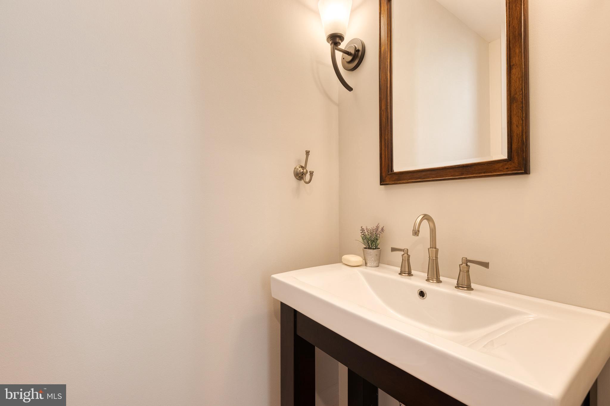 1234 Riverside AVENUE