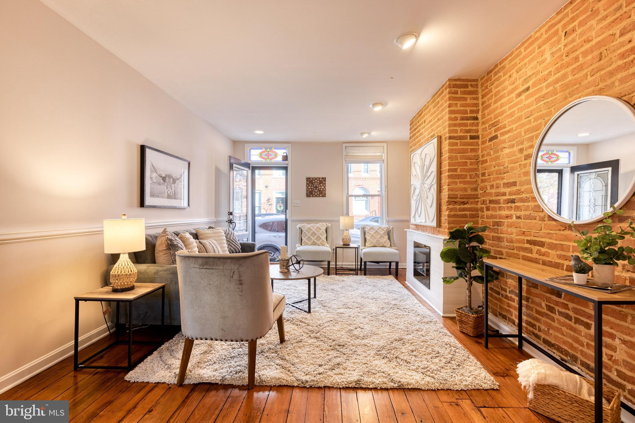 1234 Riverside AVENUE