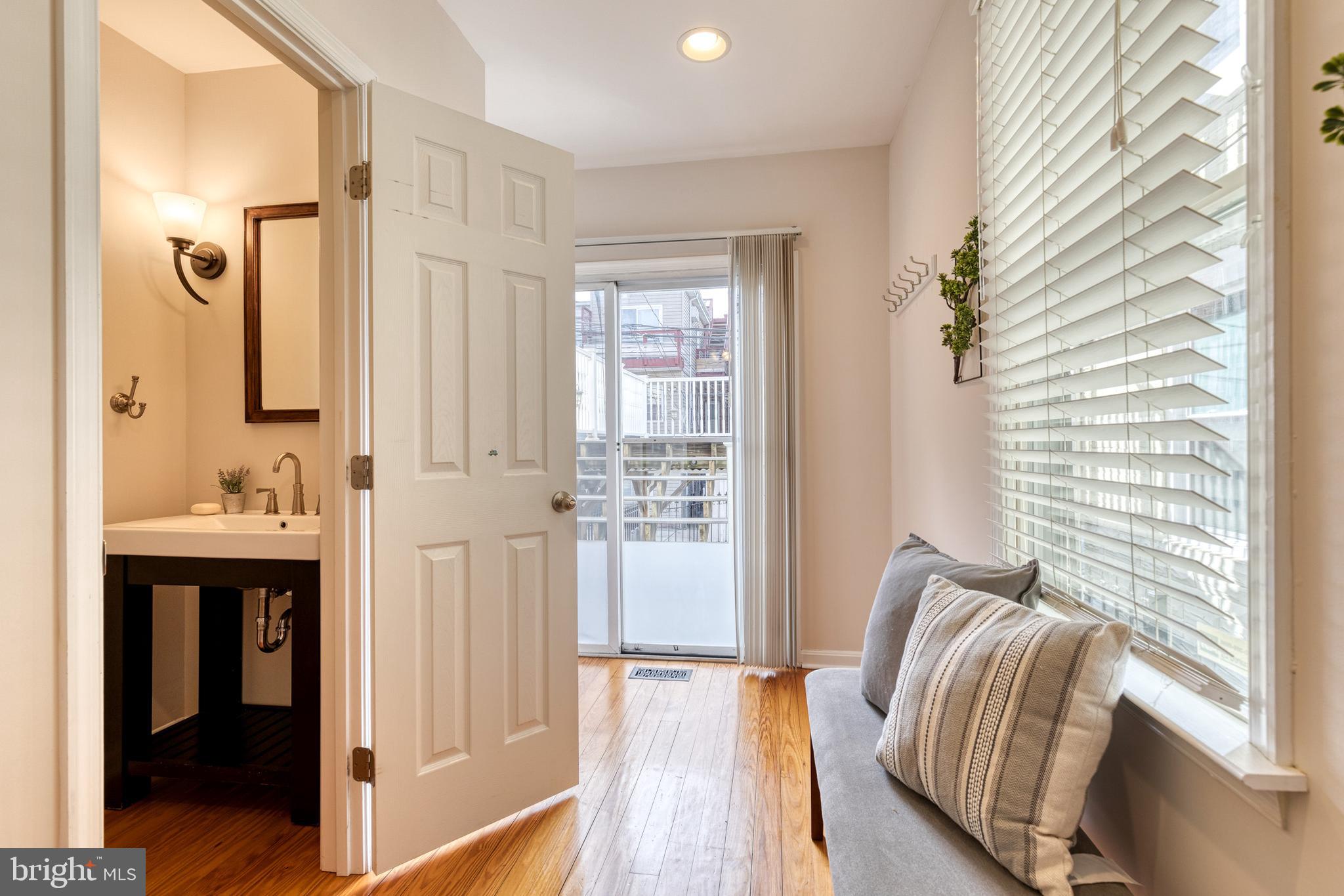 1234 Riverside AVENUE