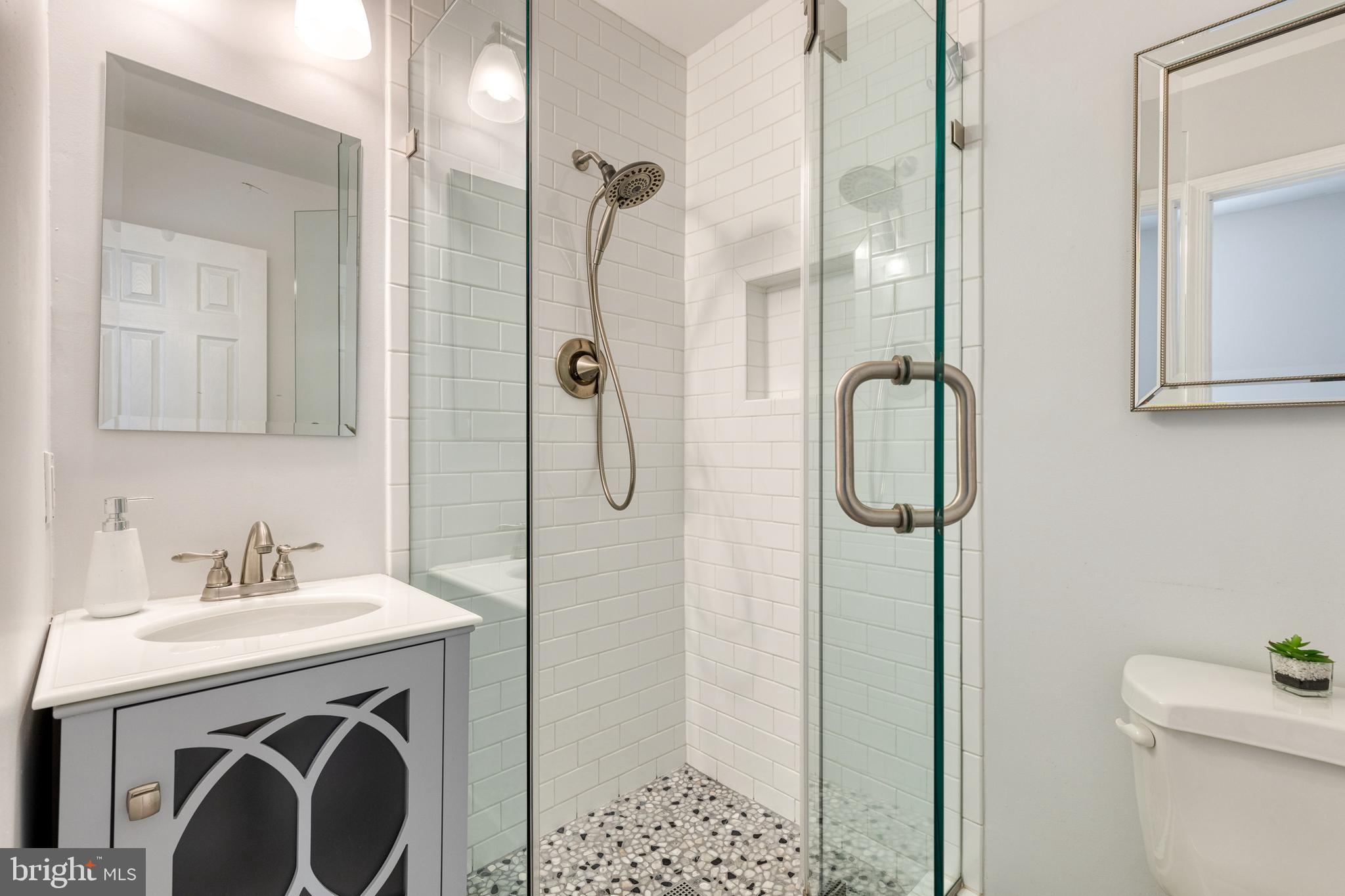 1234 Riverside AVENUE