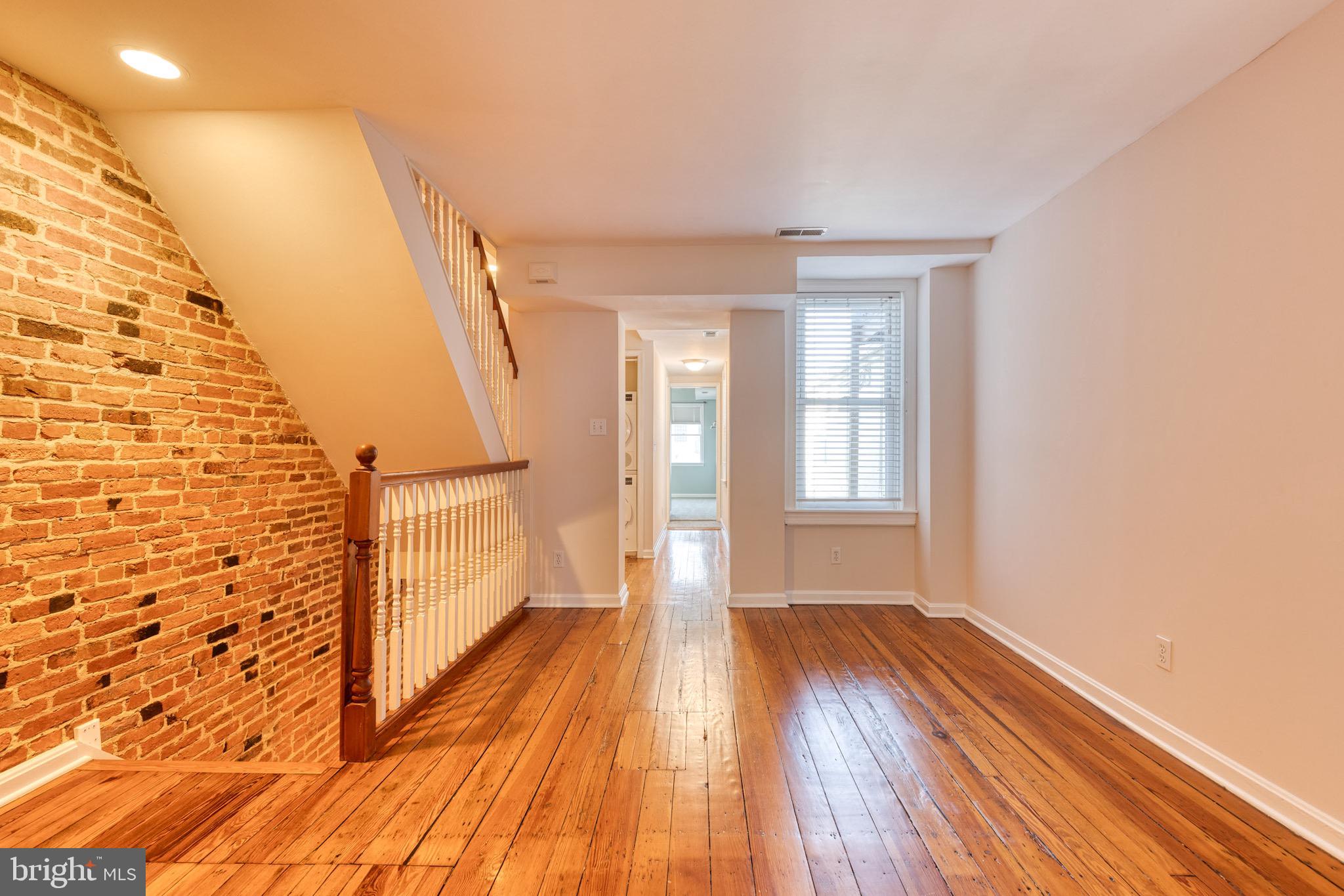 1234 Riverside AVENUE