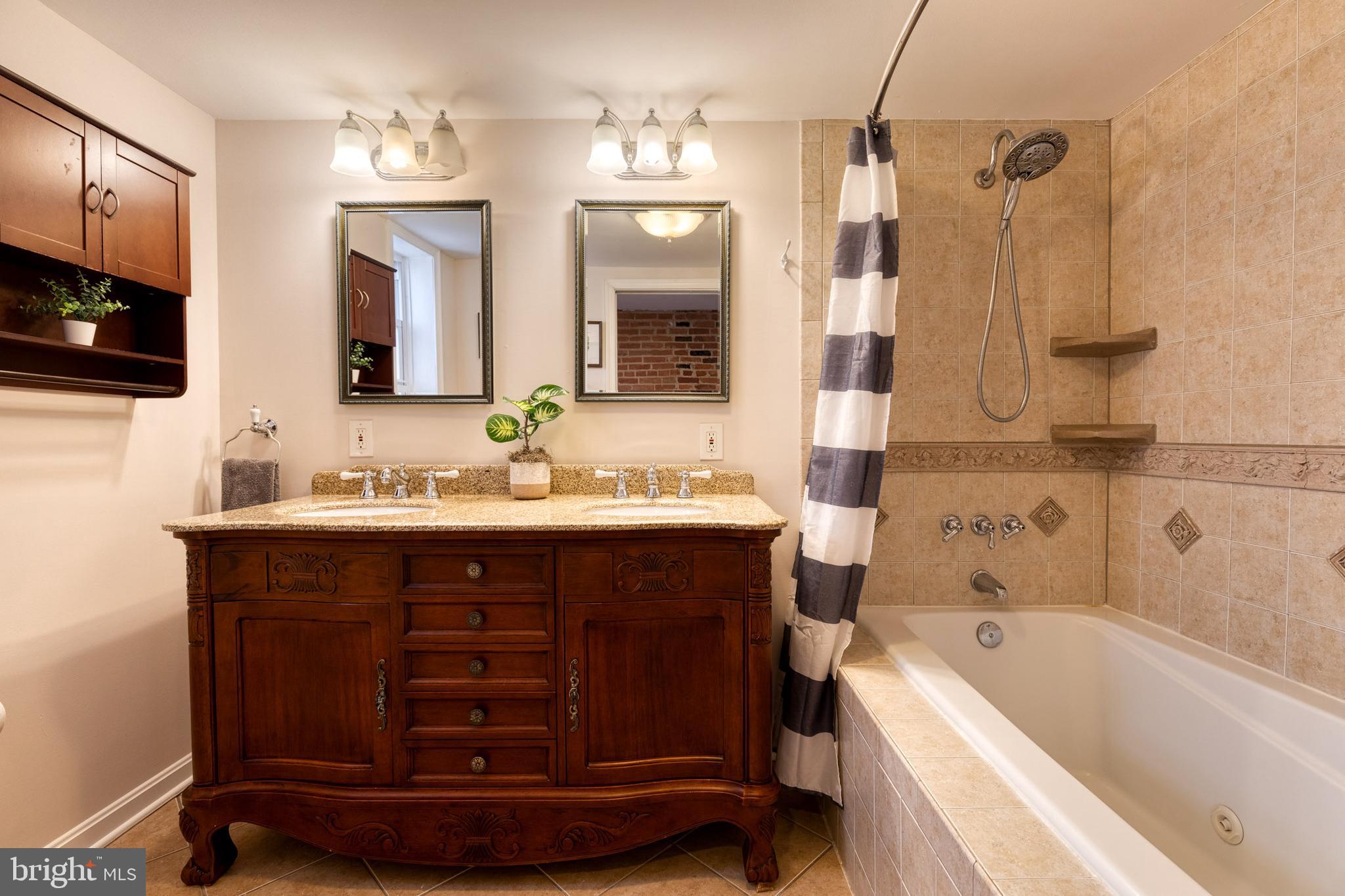 1234 Riverside AVENUE