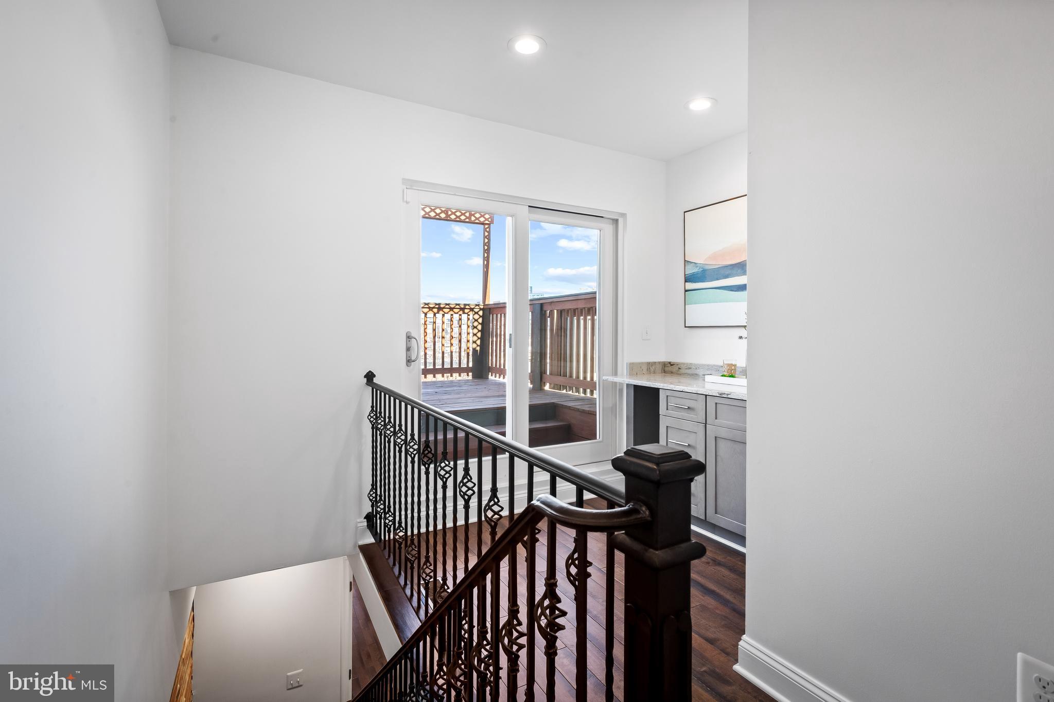 647 E Clement Street