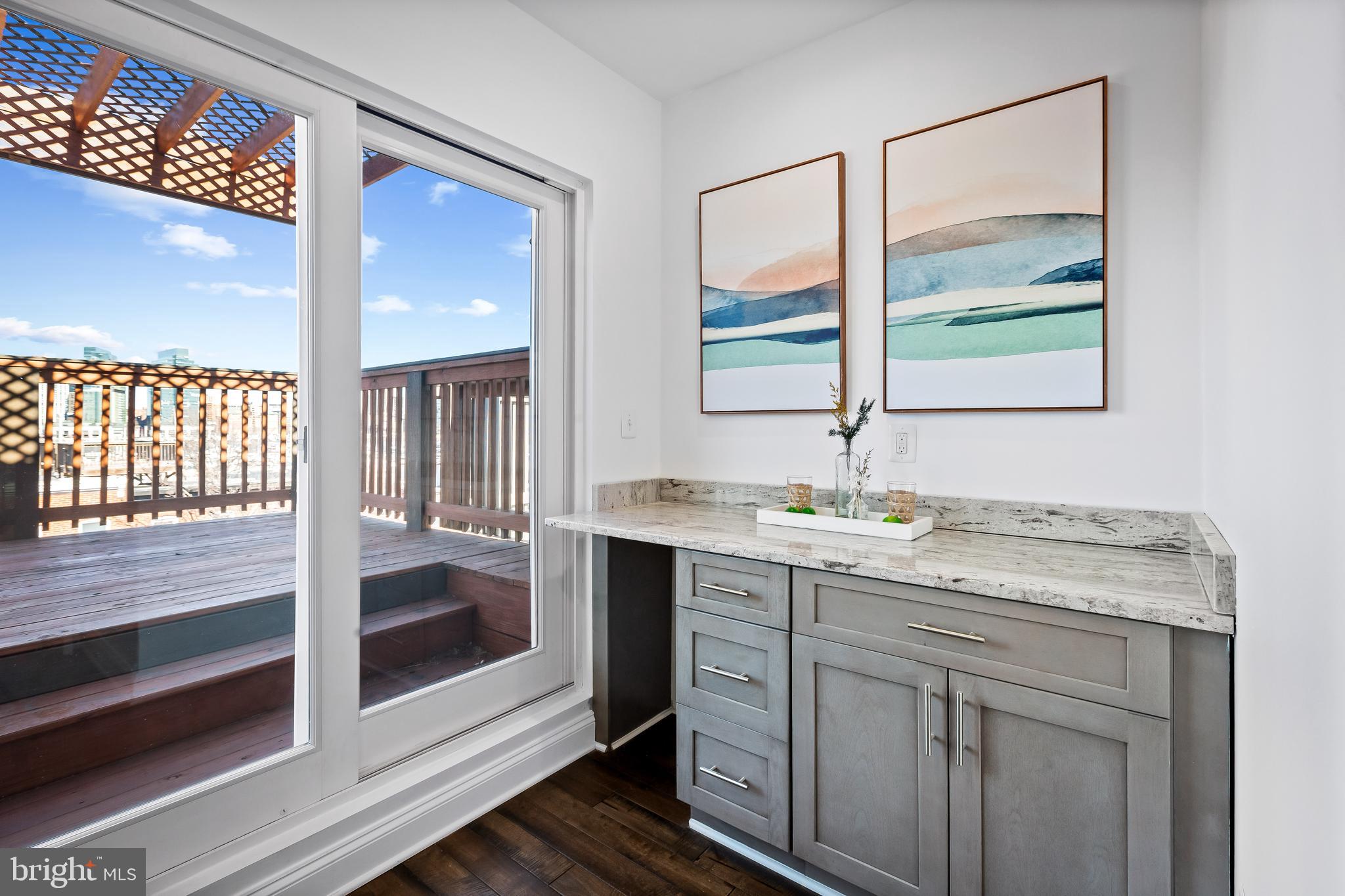 647 E Clement Street