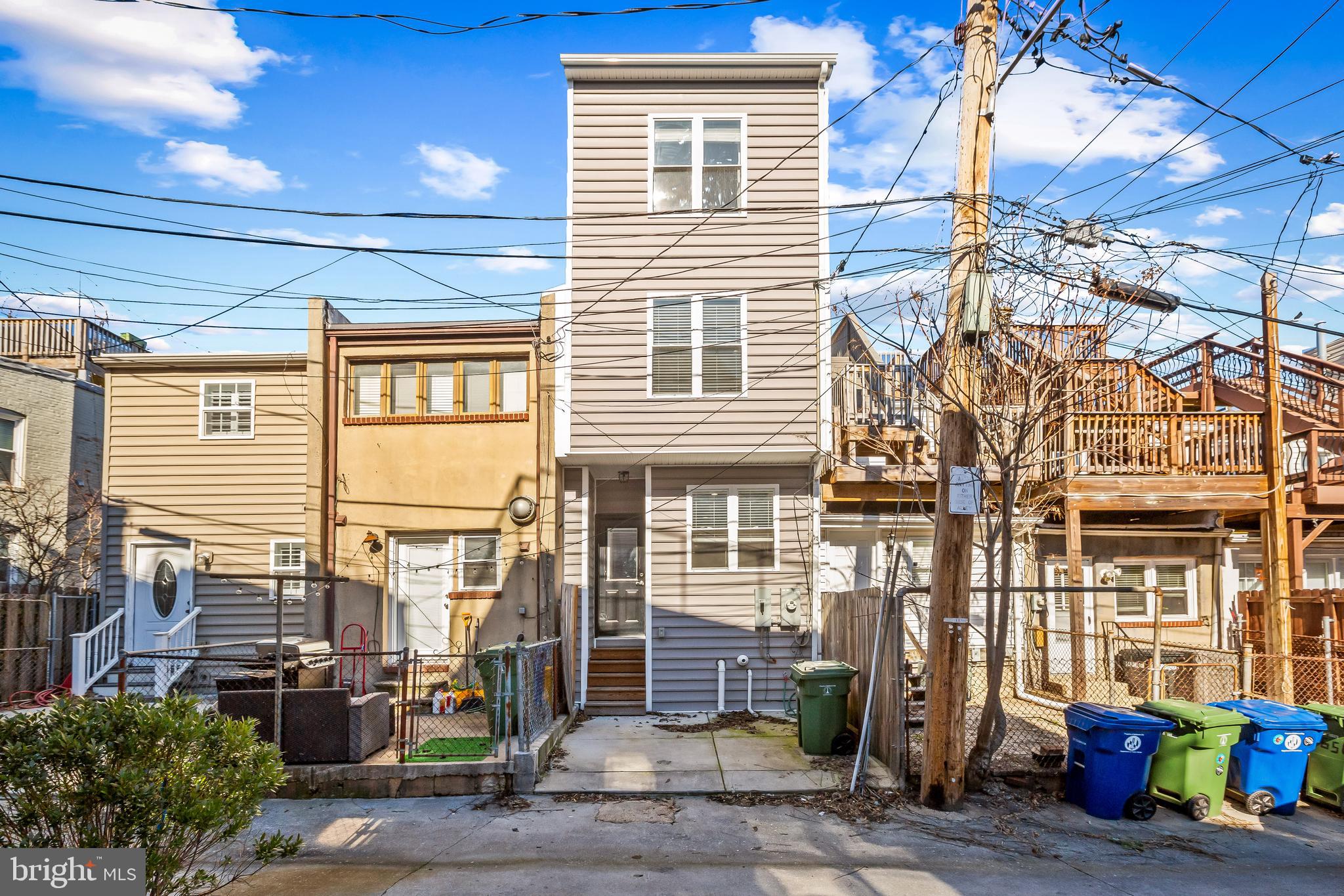 647 E Clement Street