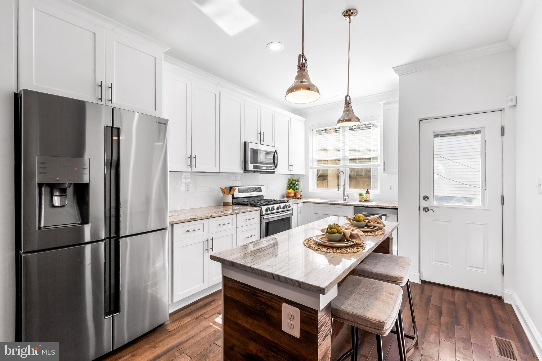 647 E Clement Street