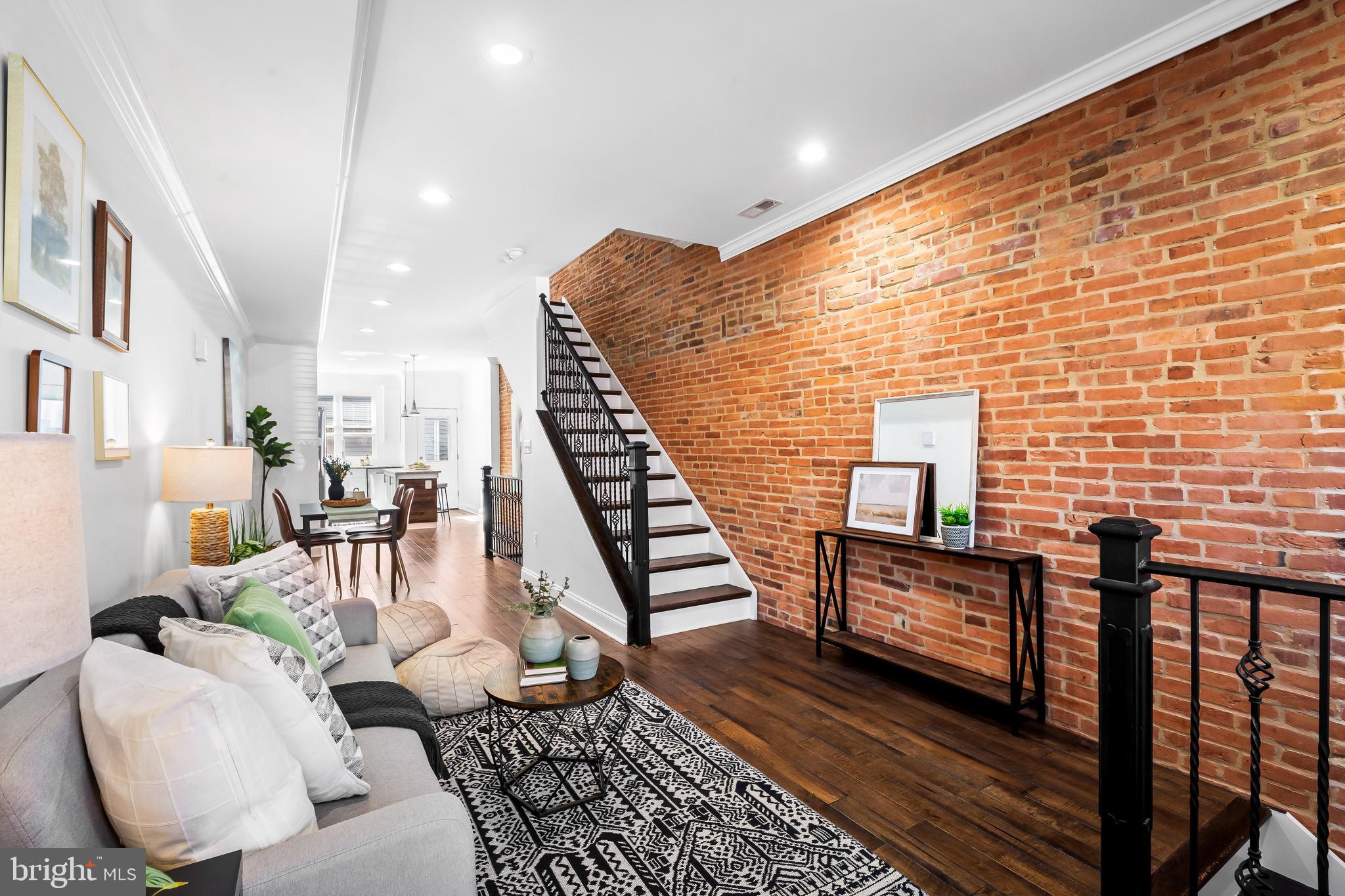 647 E Clement Street