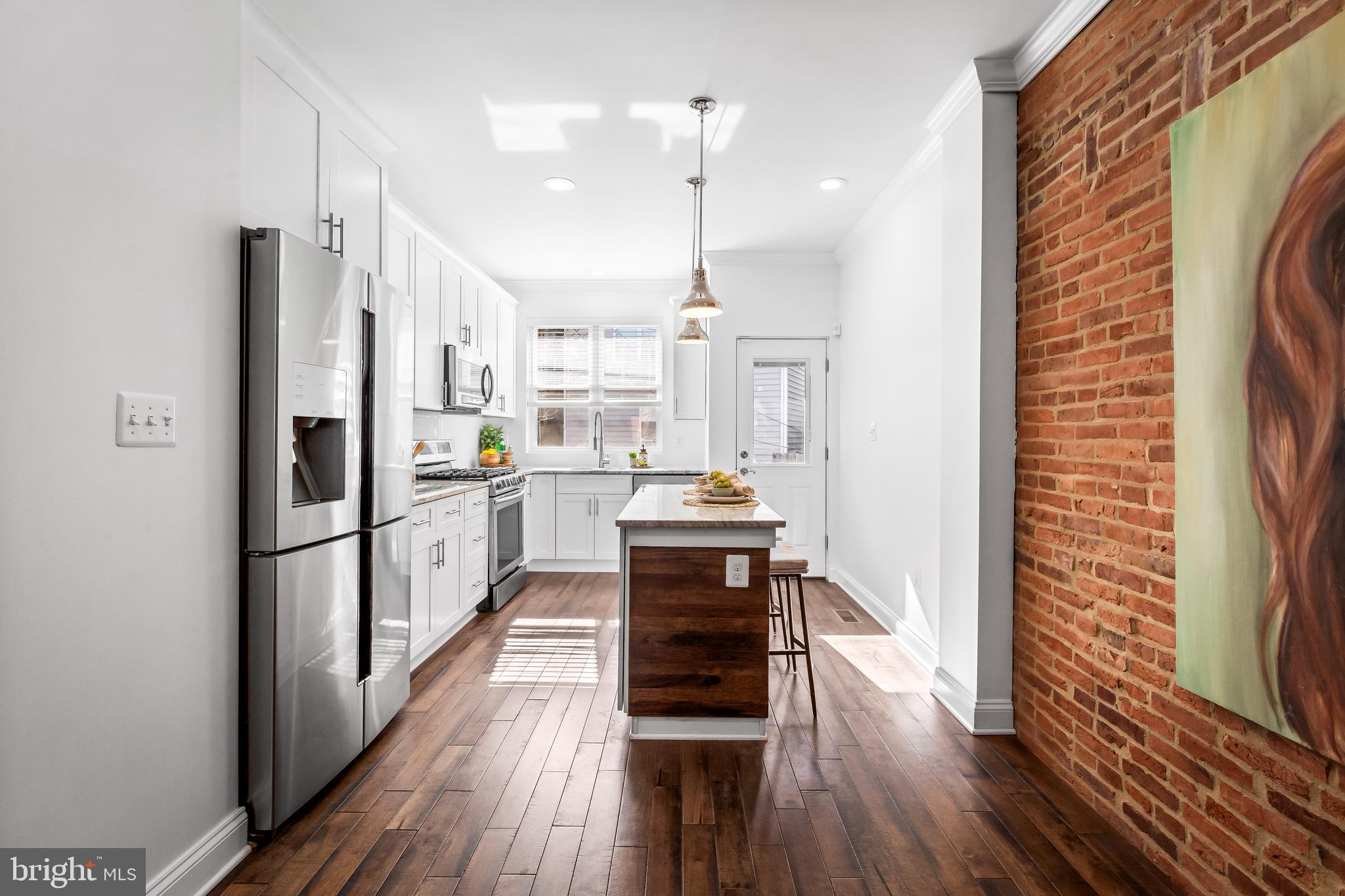 647 E Clement Street