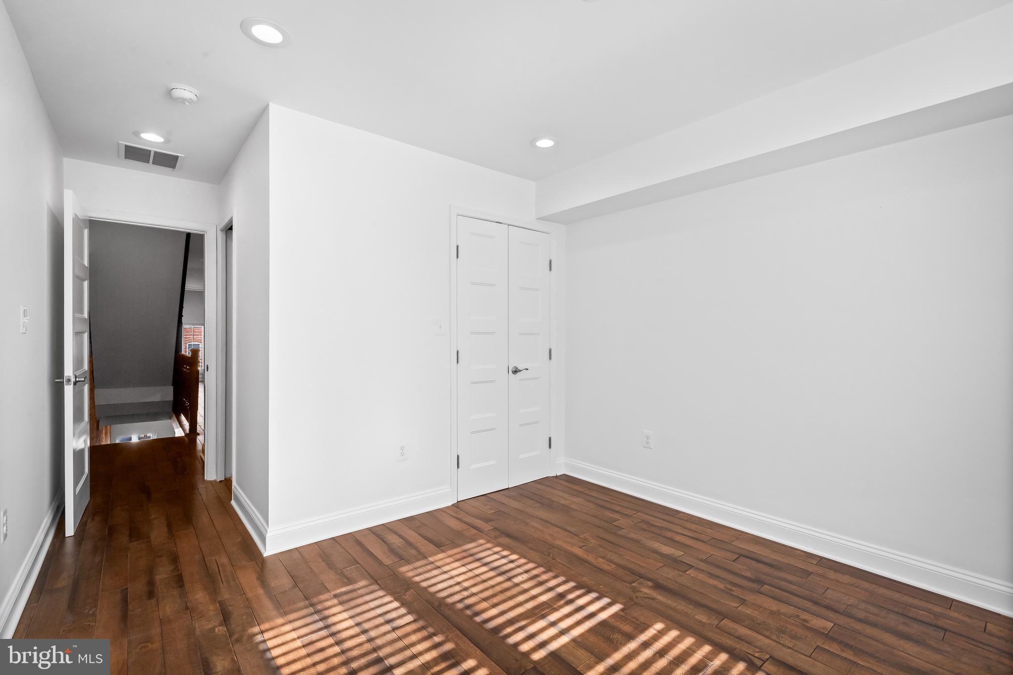 647 E Clement Street