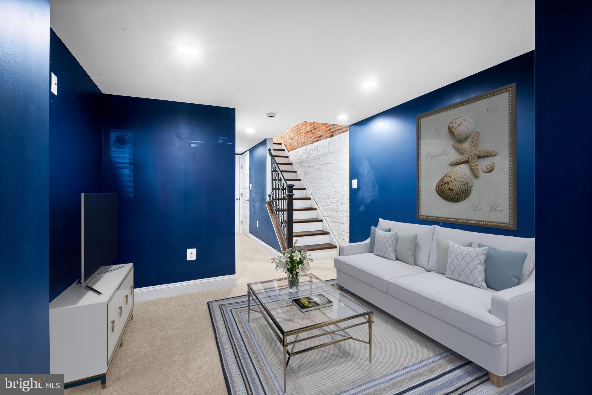 647 E Clement Street