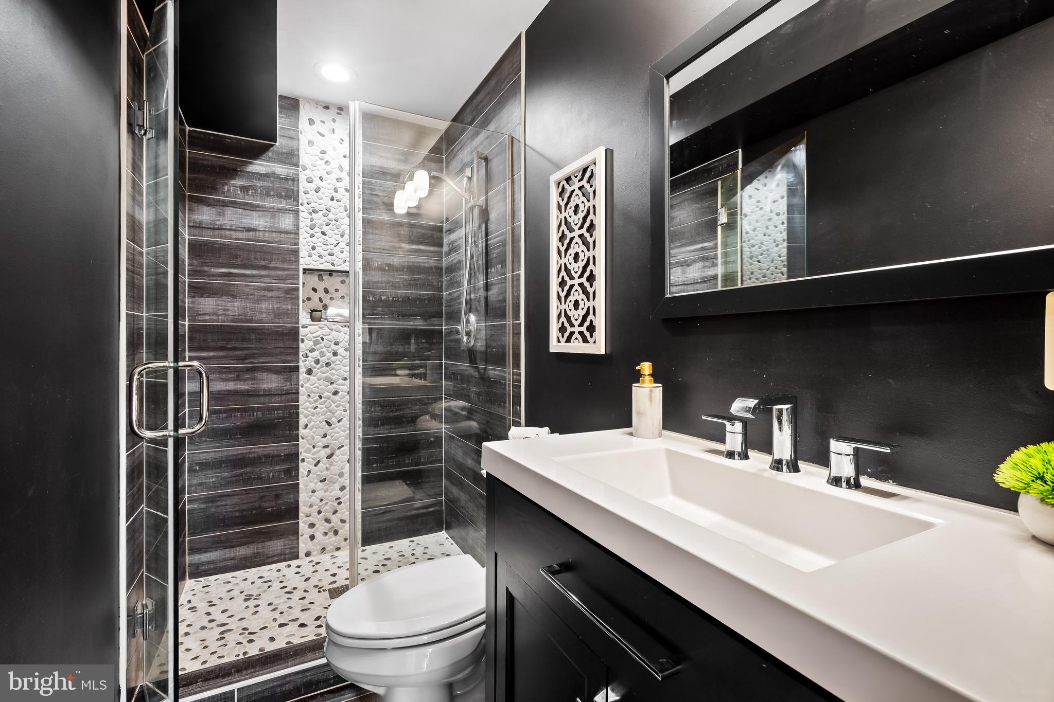 647 E Clement Street