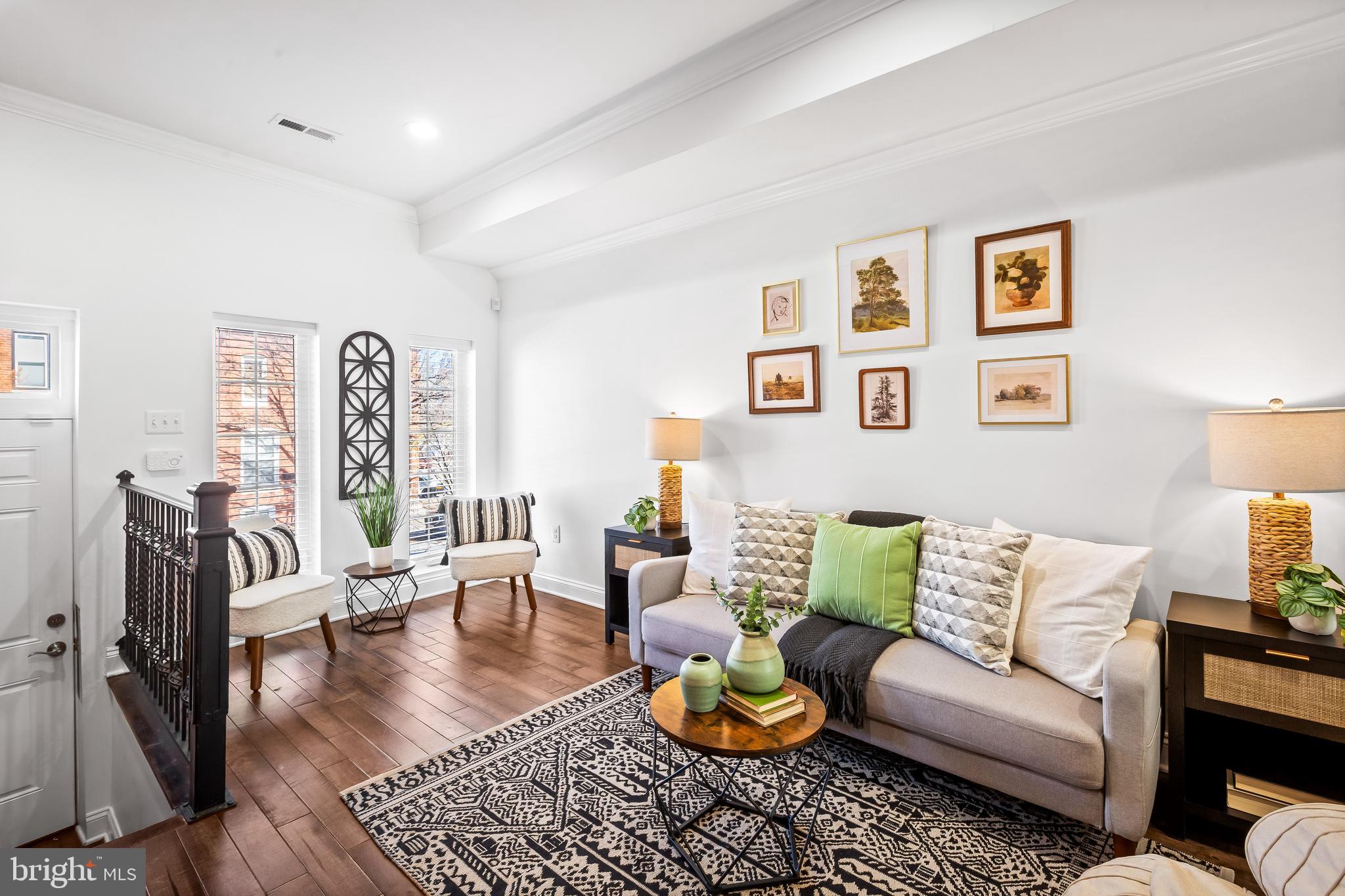 647 E Clement Street