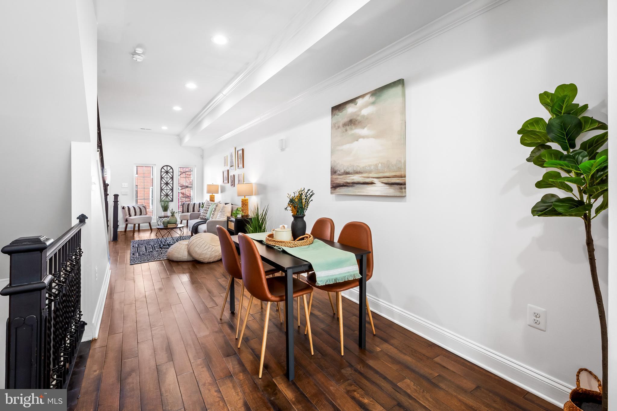 647 E Clement Street