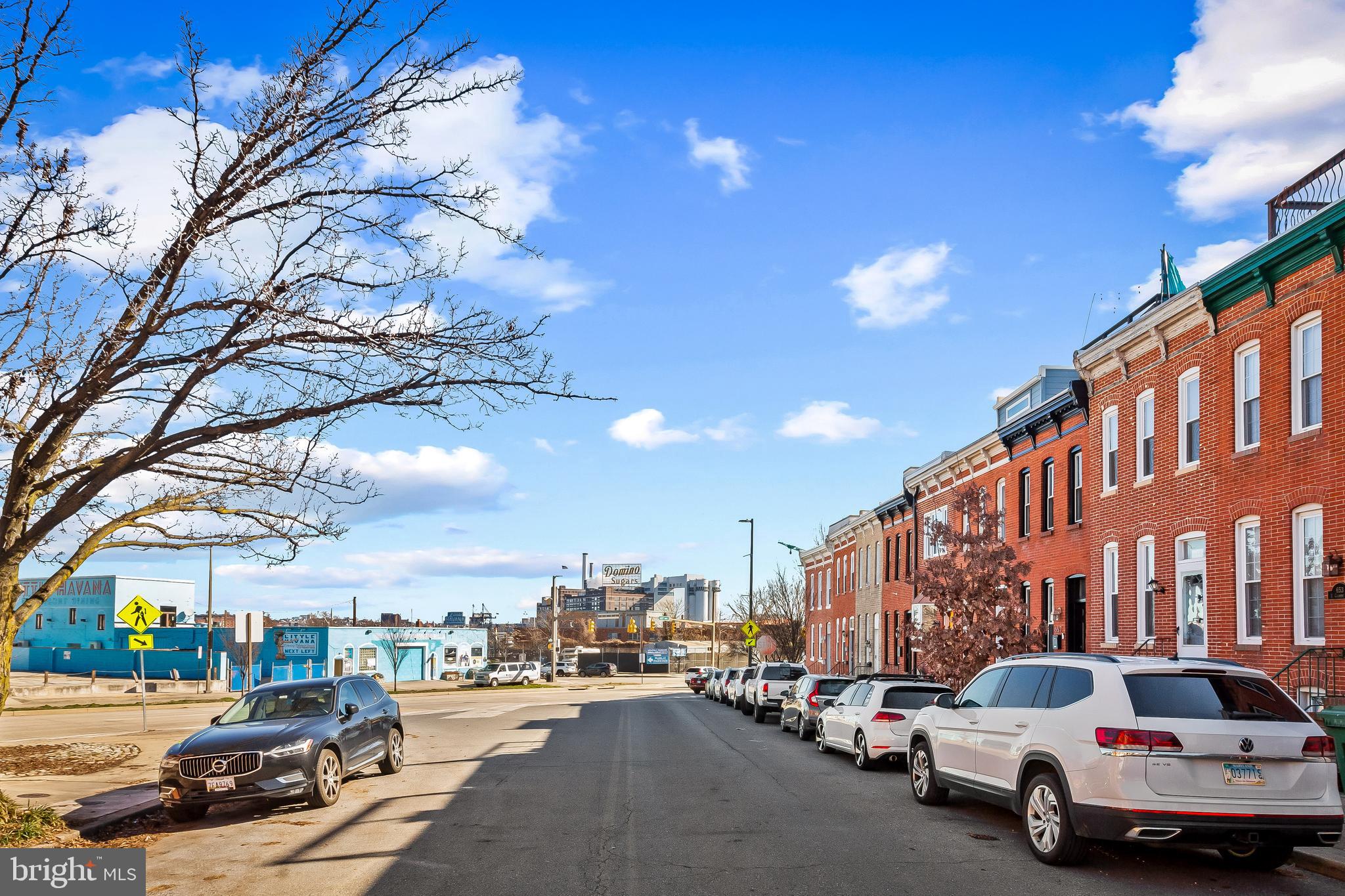 647 E Clement Street