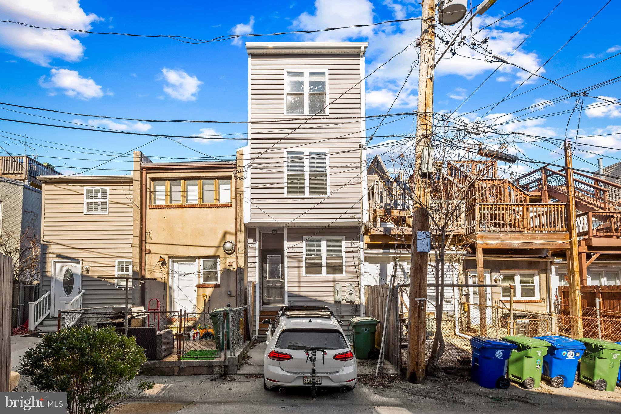 647 E Clement Street