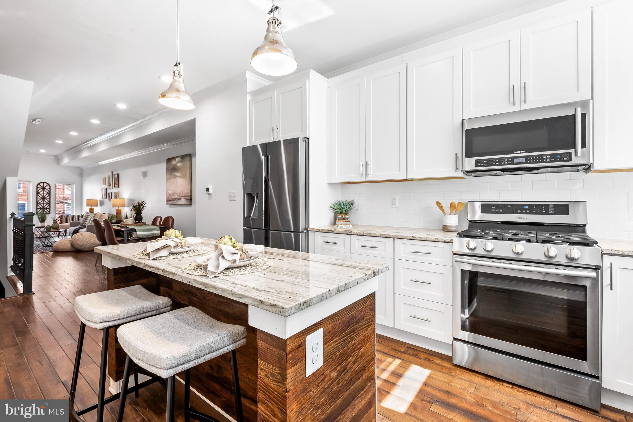 647 E Clement Street