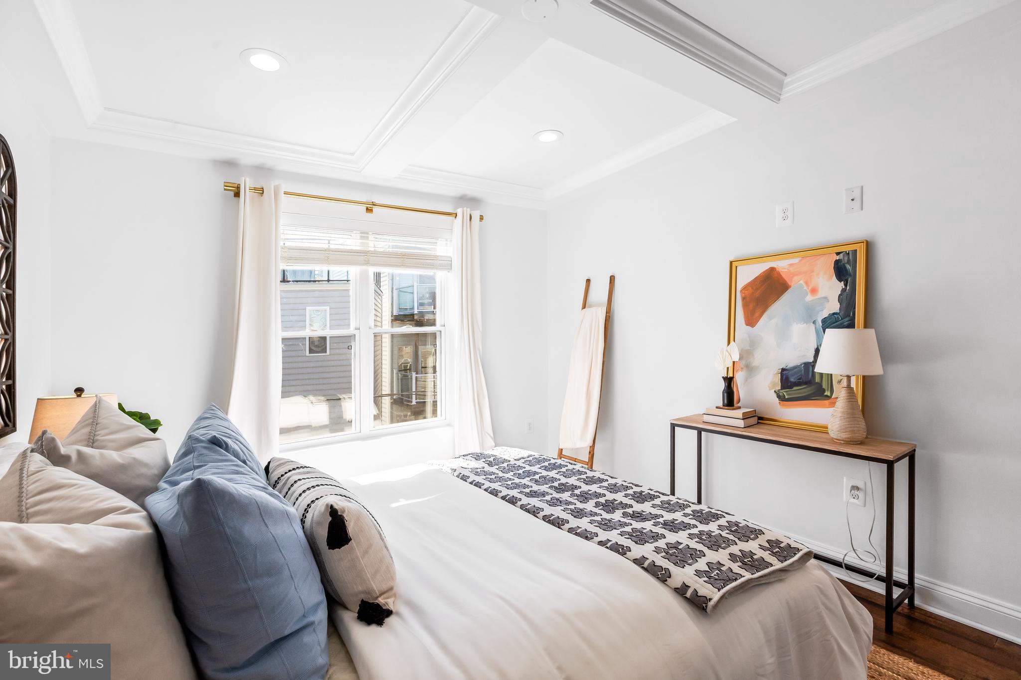 647 E Clement Street