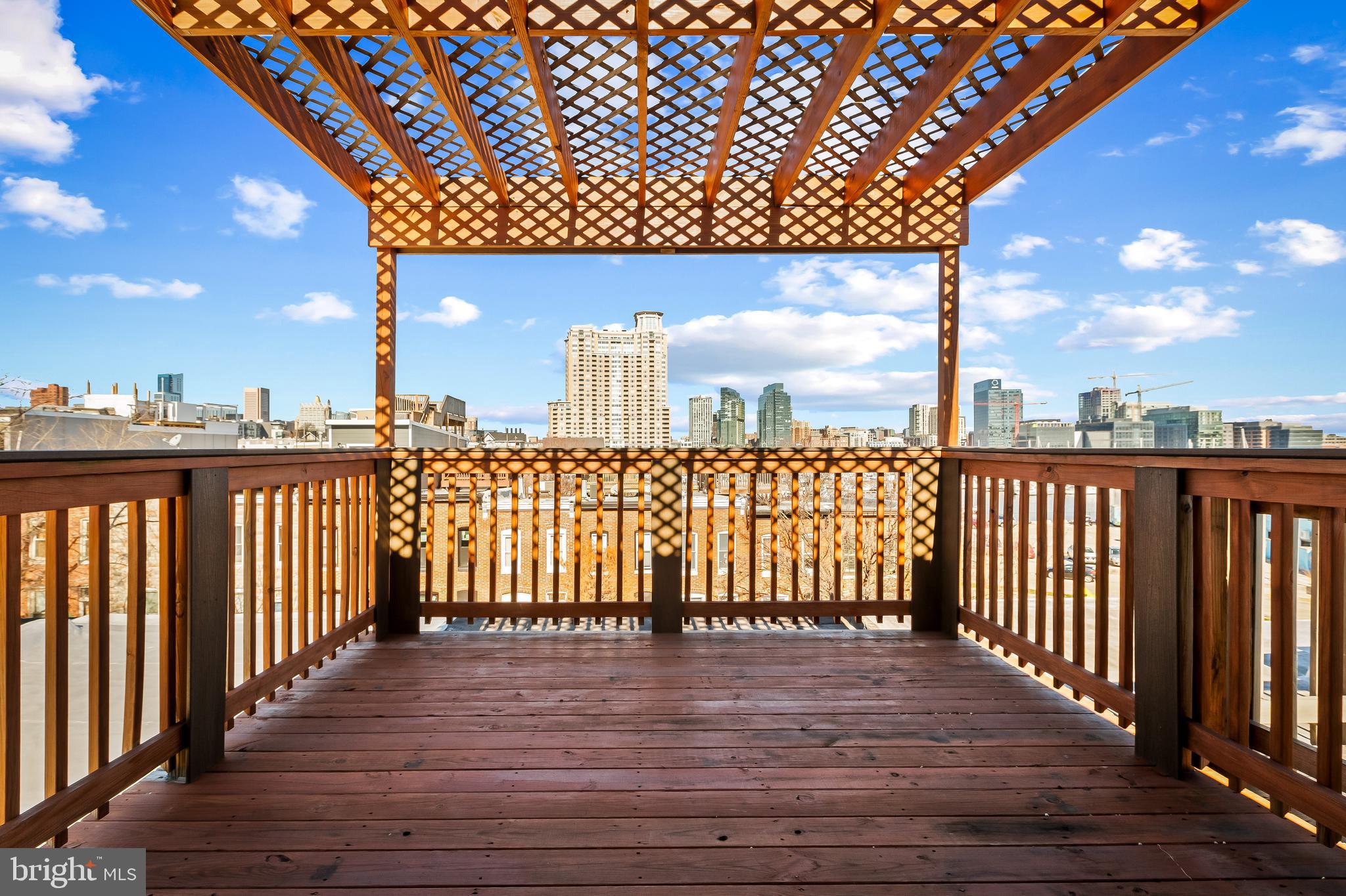 647 E Clement Street