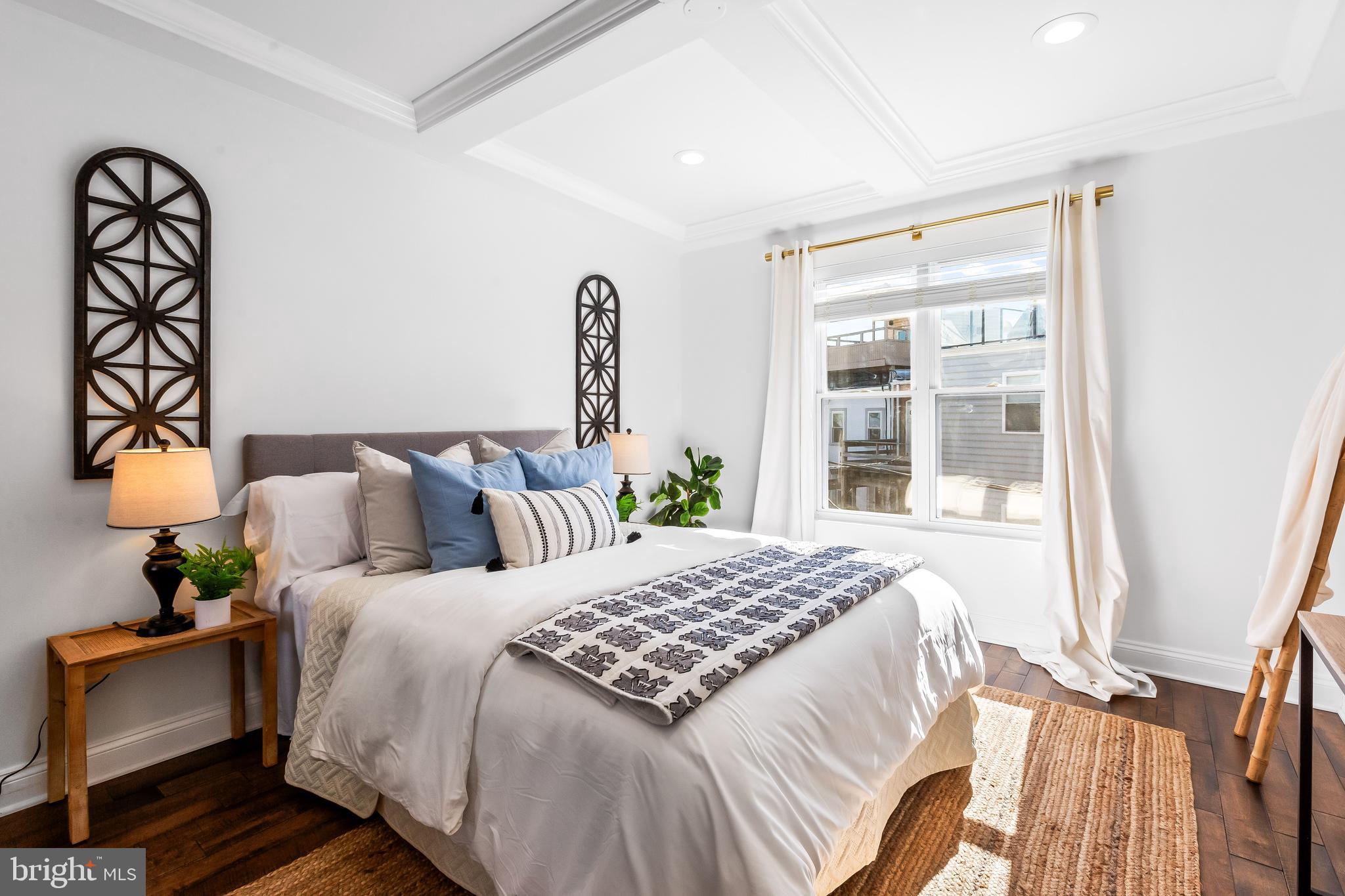 647 E Clement Street