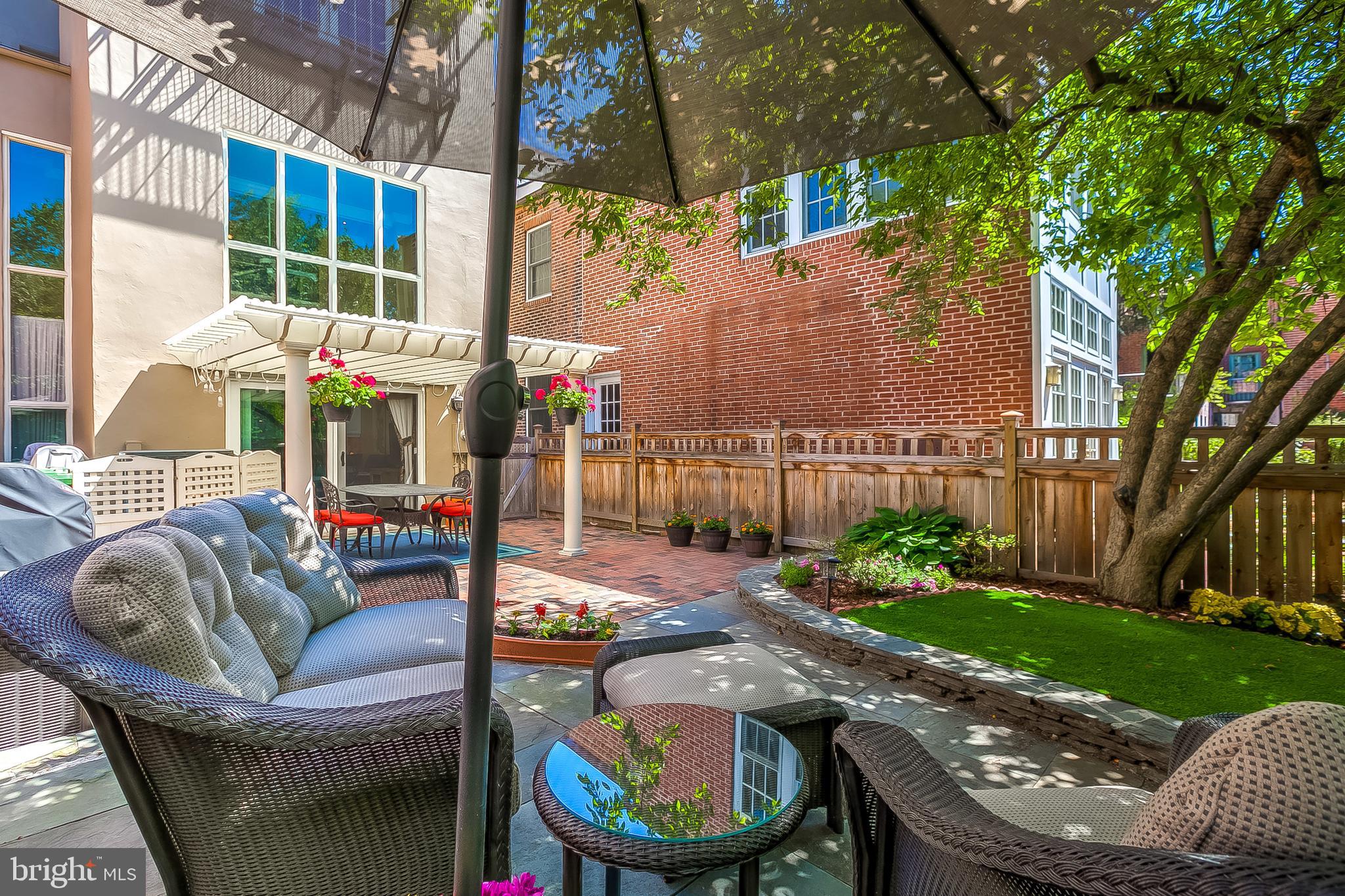 111 W Lee St