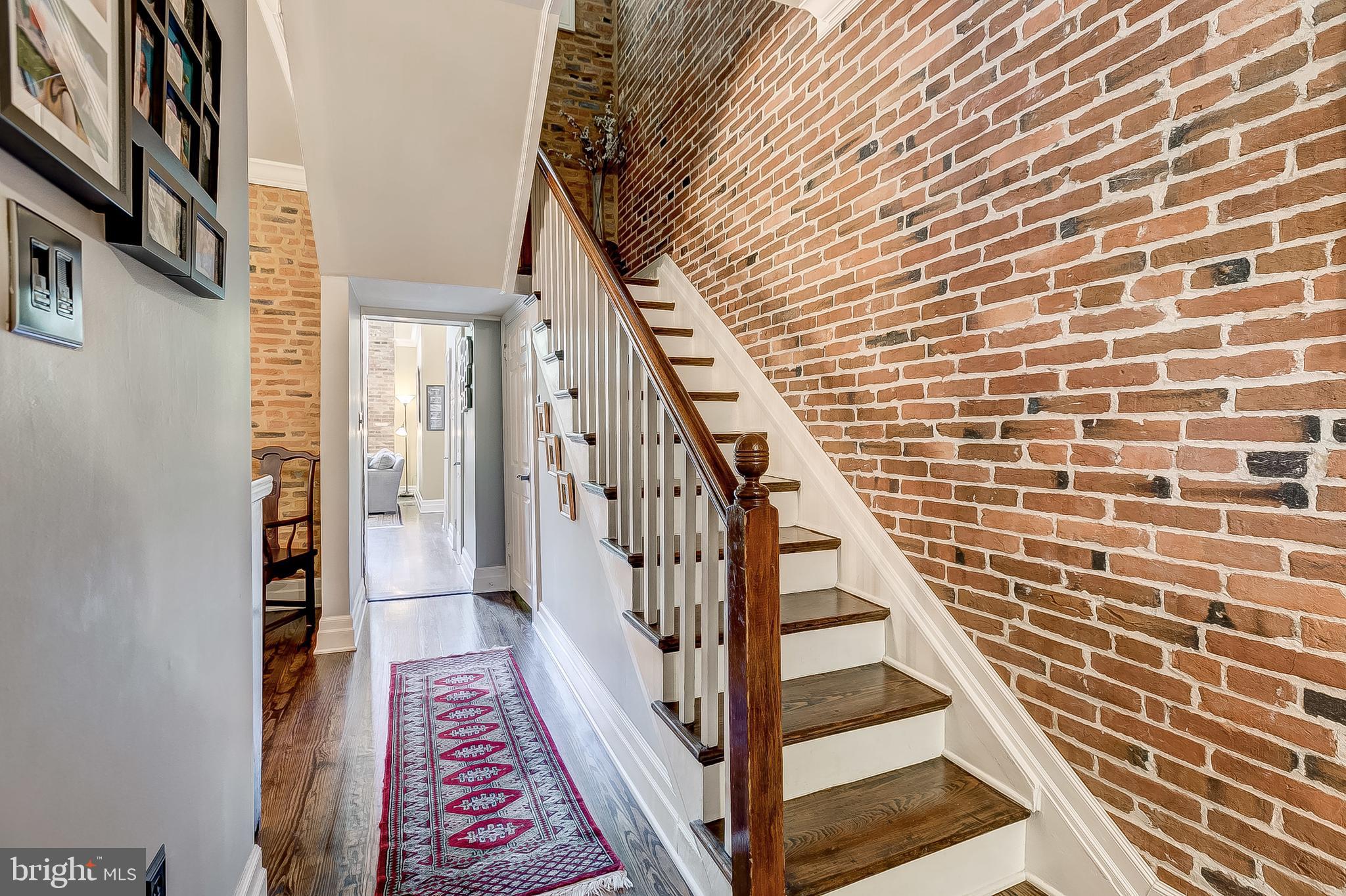 111 W Lee St