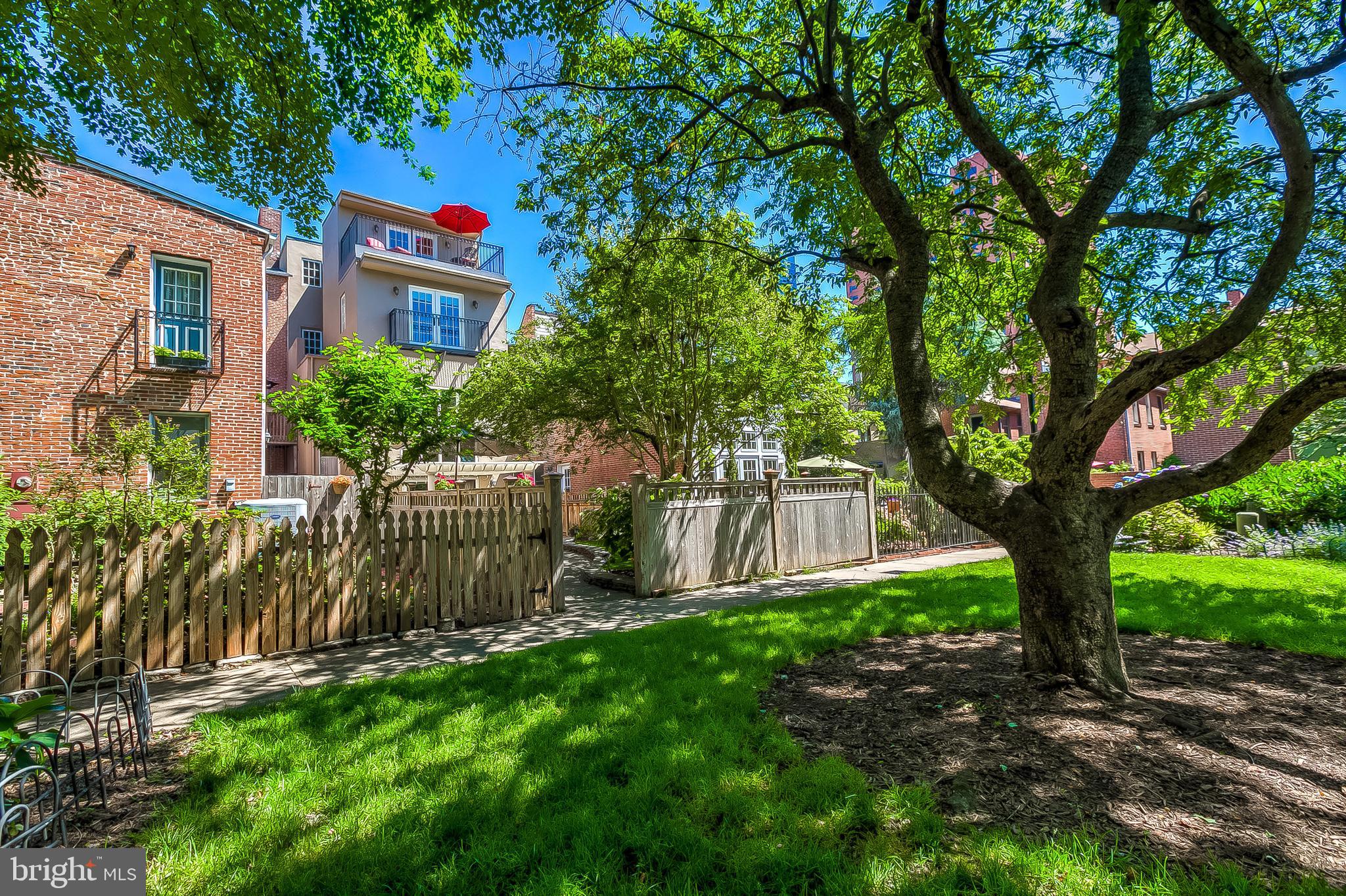 111 W Lee St