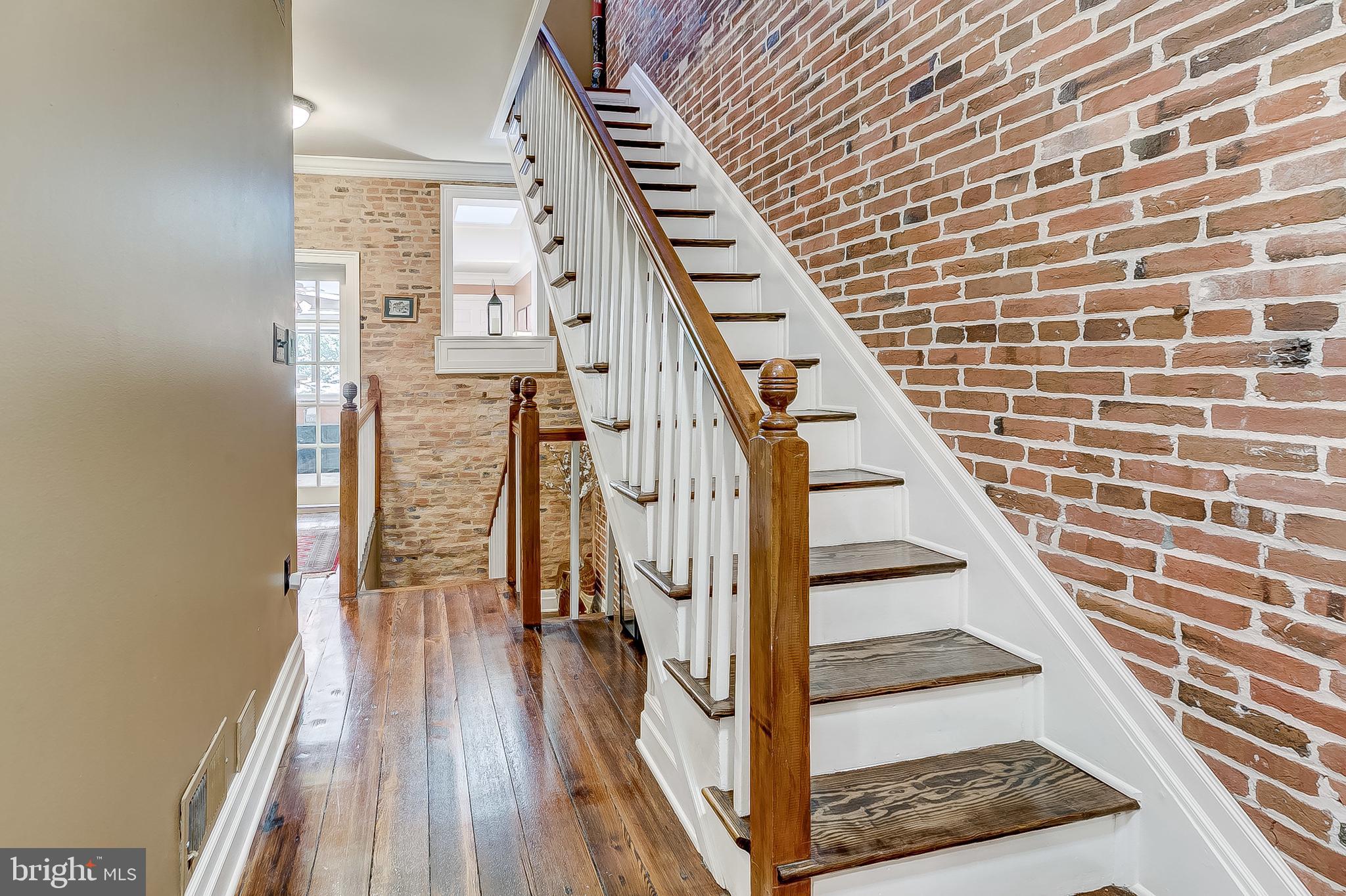 111 W Lee St